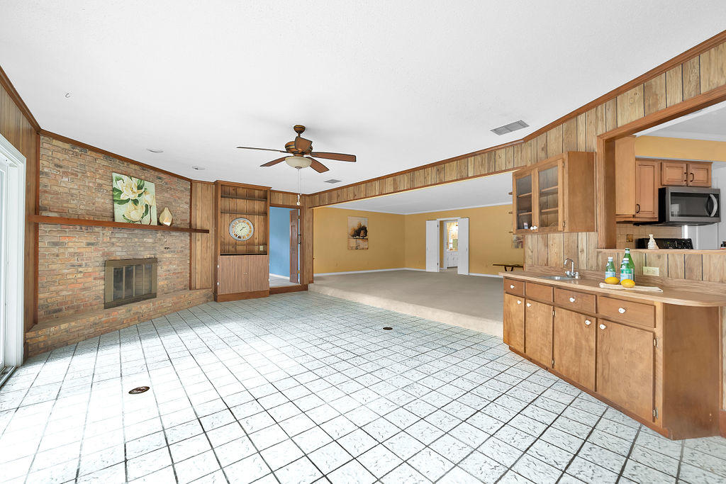 LAKE LORRAINE ESTATES - Residential