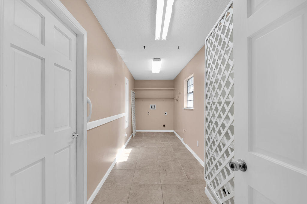 LAKE LORRAINE ESTATES - Residential