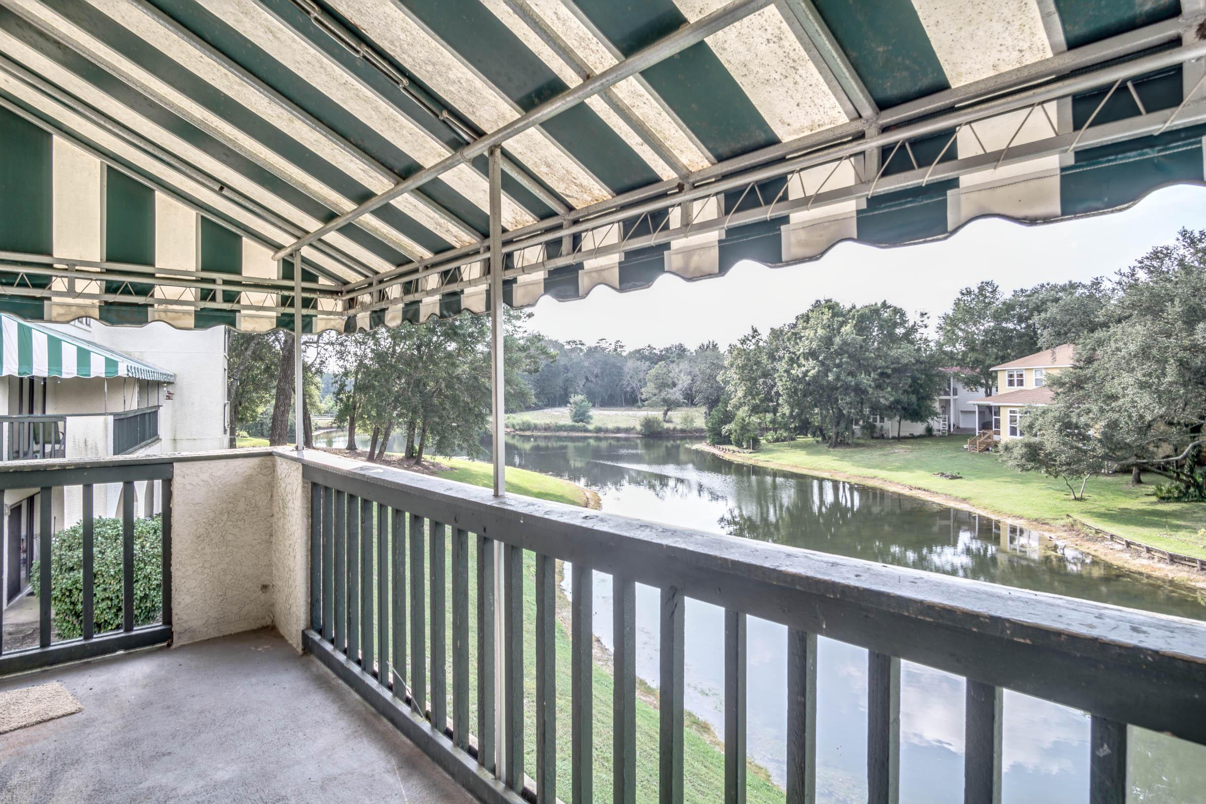 LAKESIDE CONDO AT BLUEWATER BAY - Residential