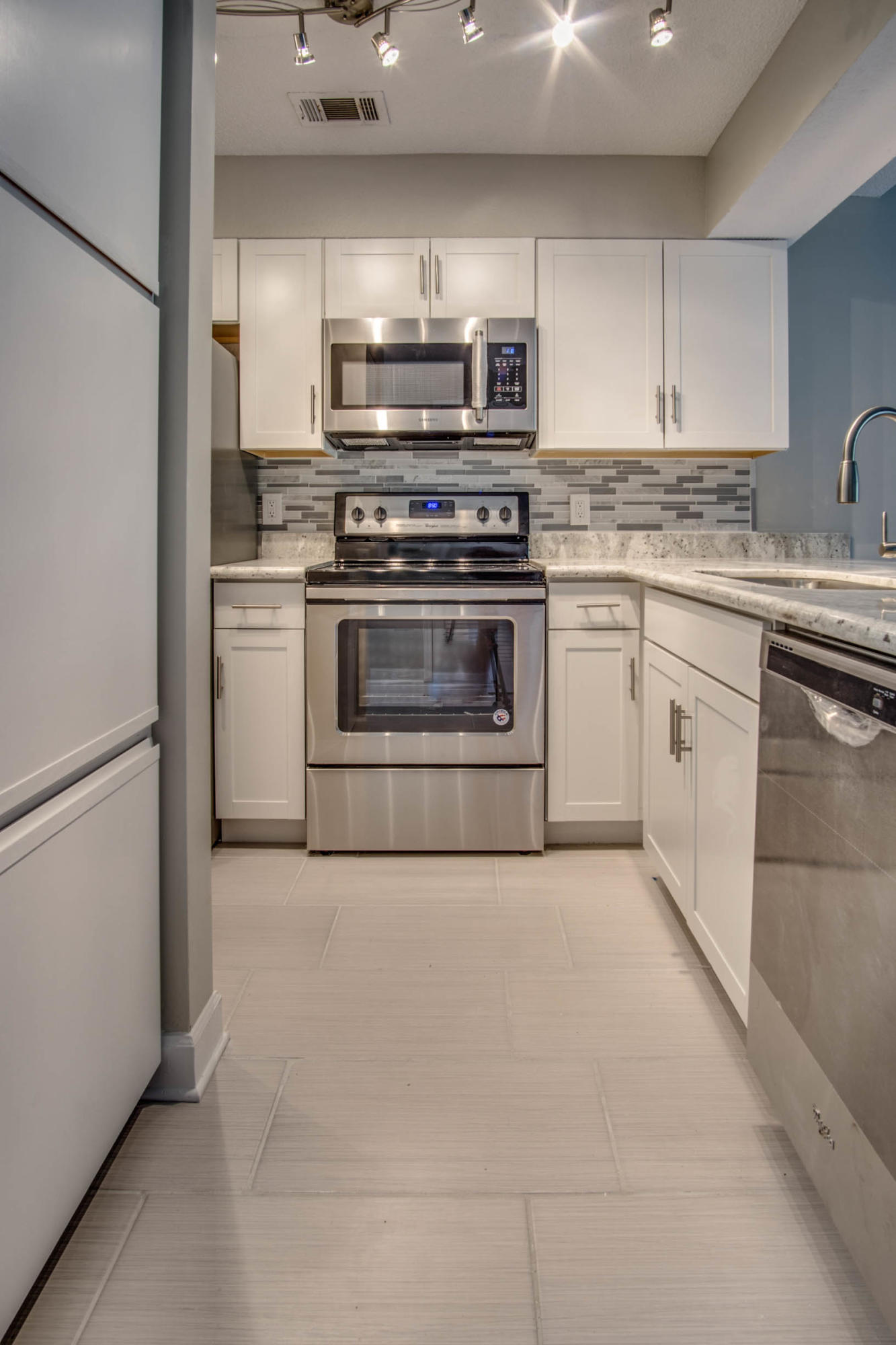 LAKESIDE CONDO AT BLUEWATER BAY - Residential