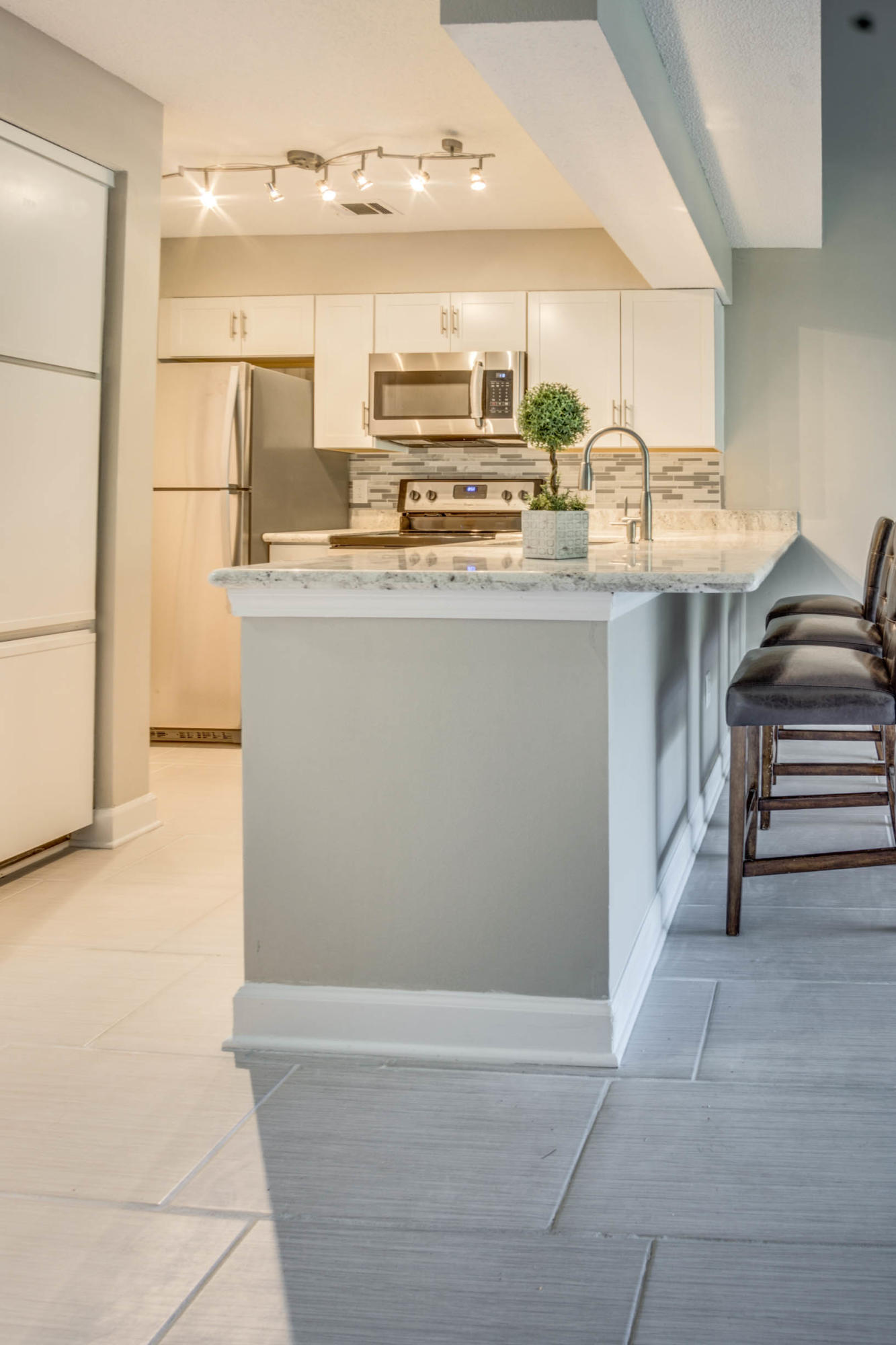 LAKESIDE CONDO AT BLUEWATER BAY - Residential