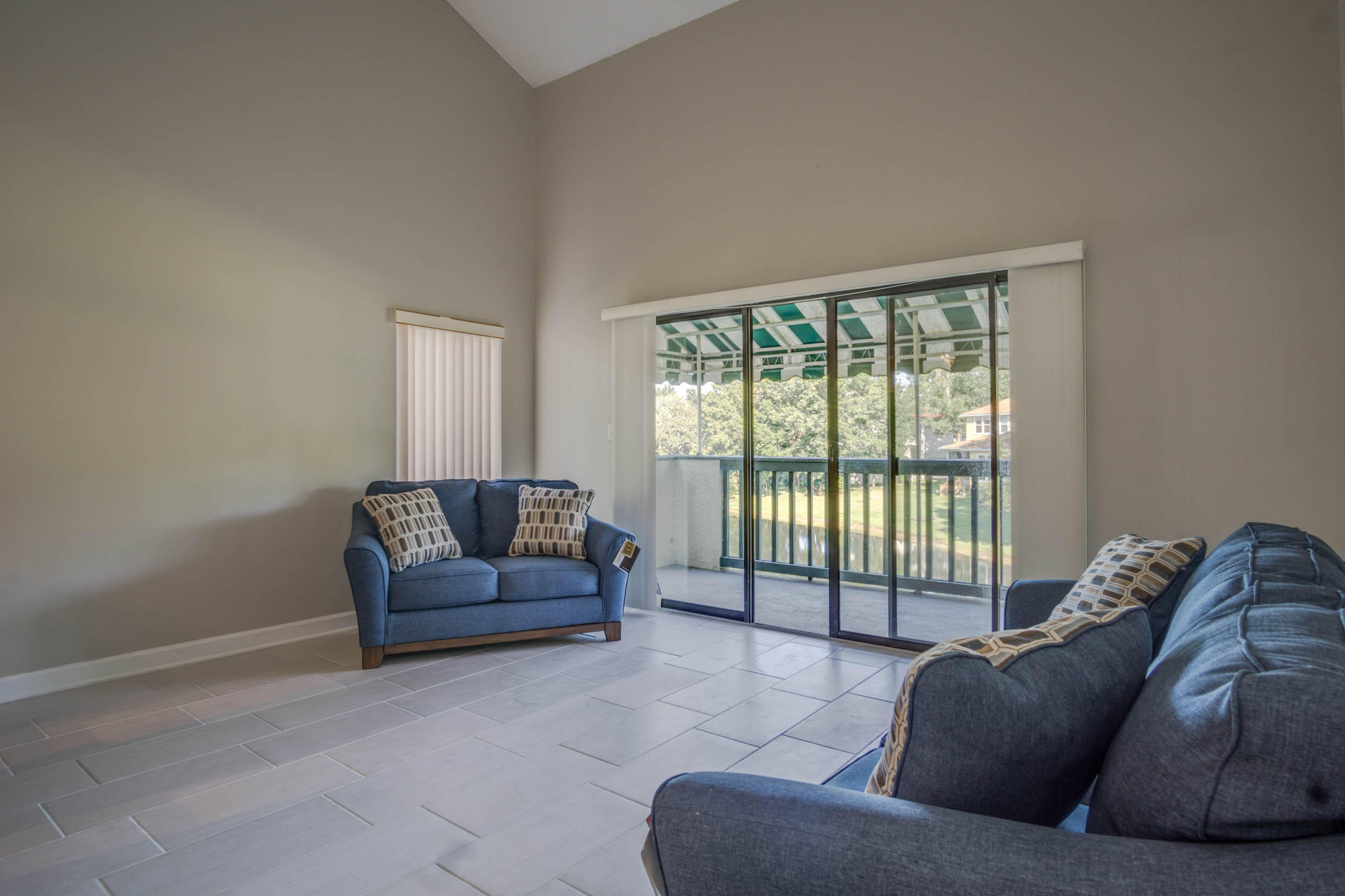 LAKESIDE CONDO AT BLUEWATER BAY - Residential