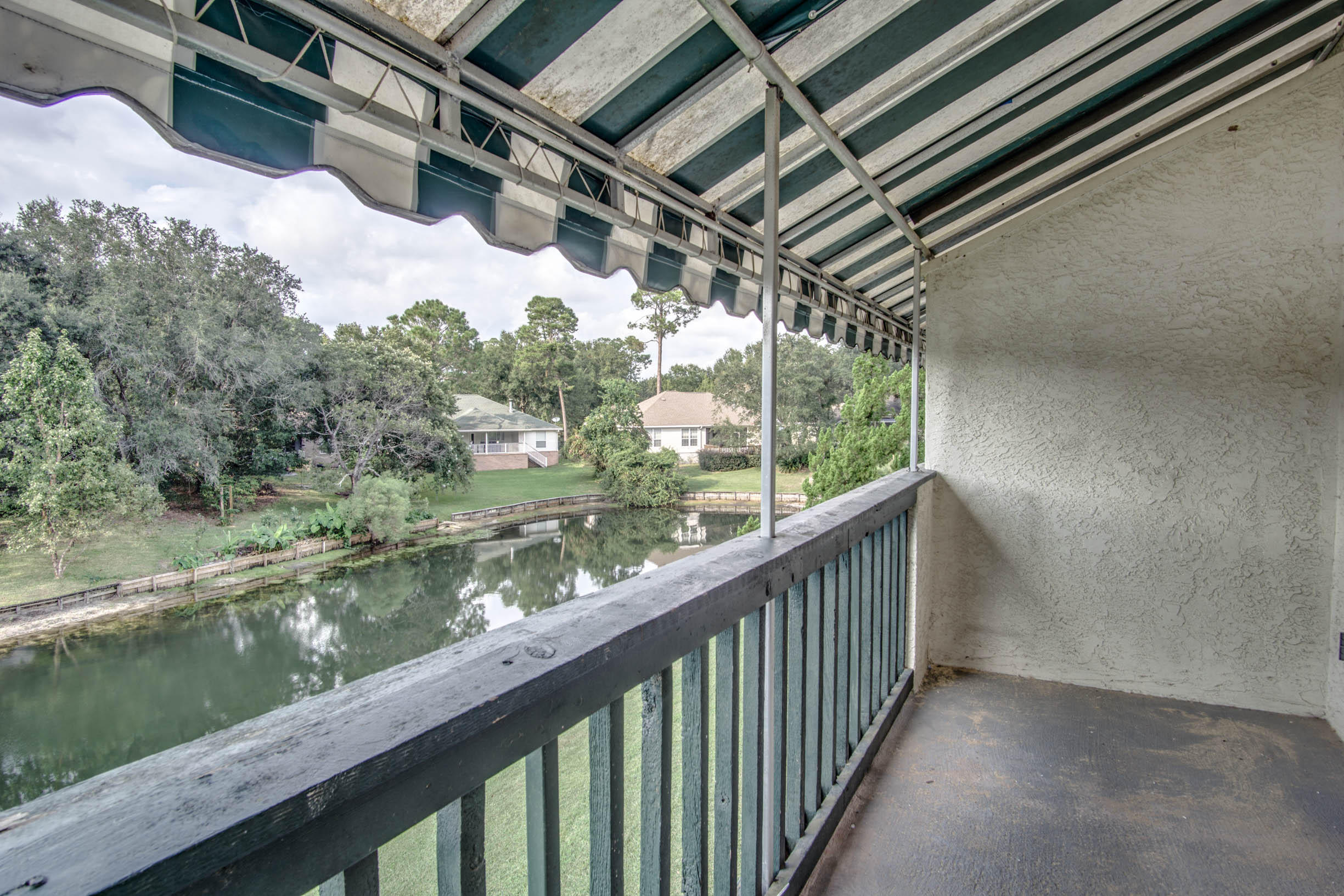 LAKESIDE CONDO AT BLUEWATER BAY - Residential