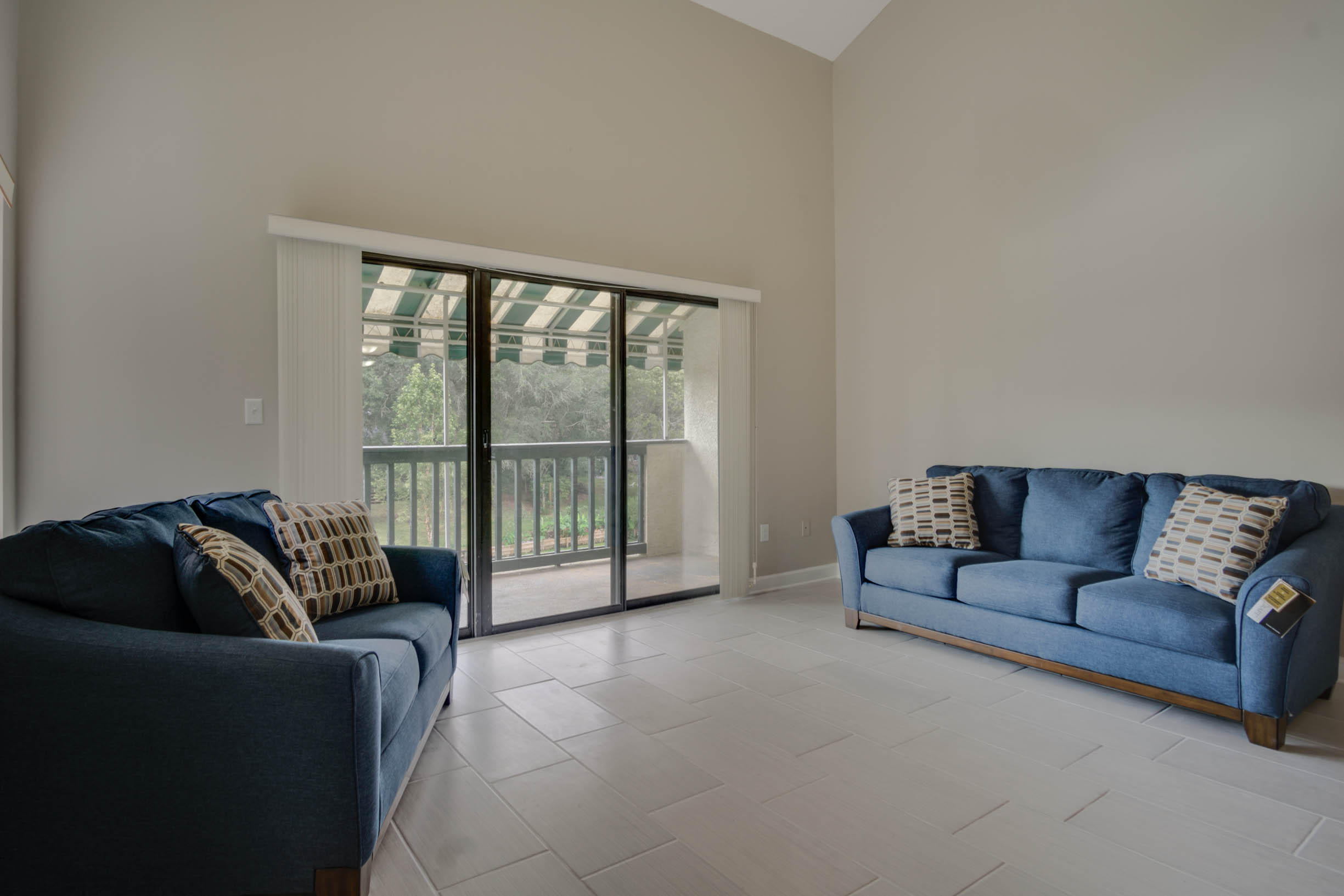 LAKESIDE CONDO AT BLUEWATER BAY - Residential