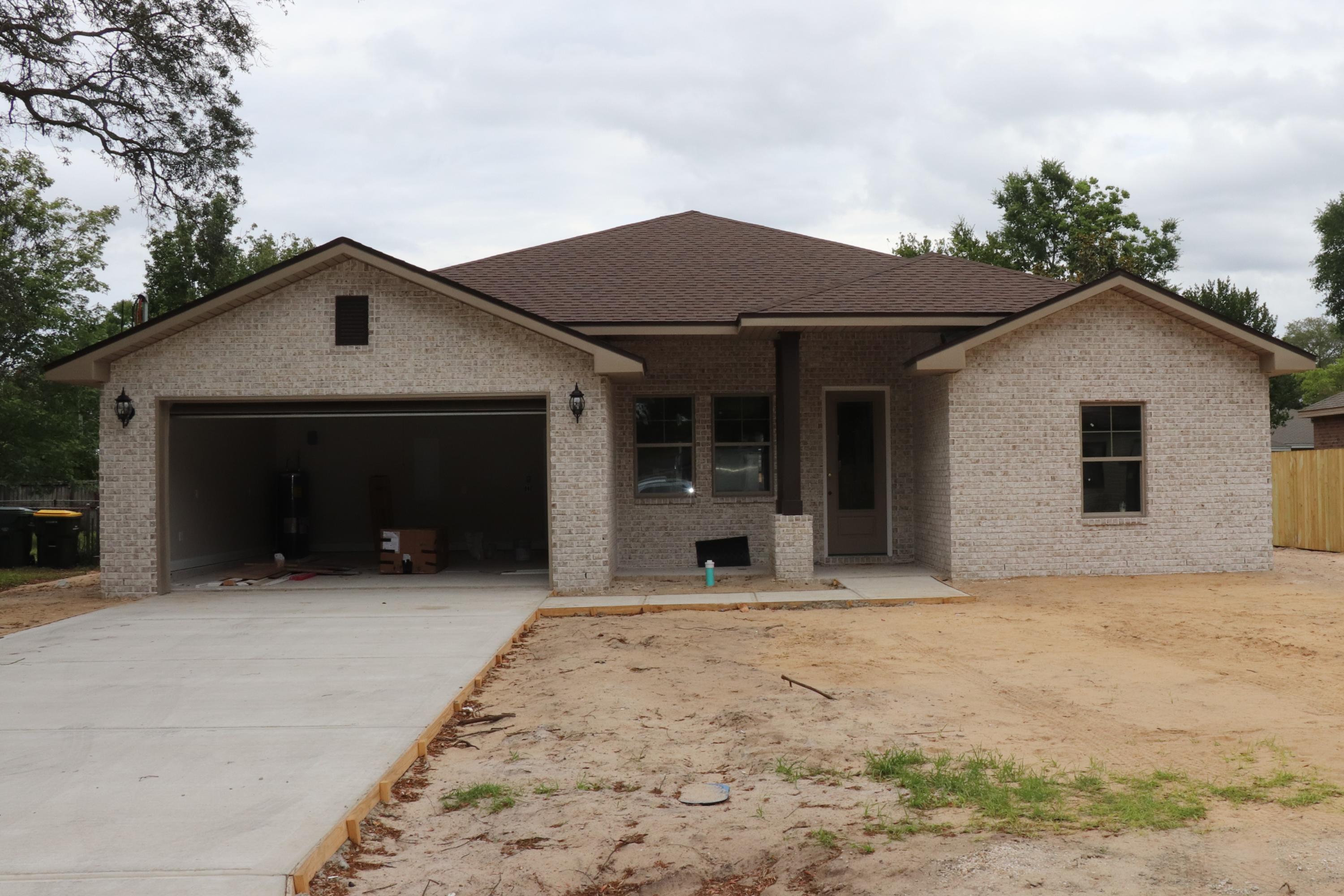 ELLIOTTS POINT - Residential