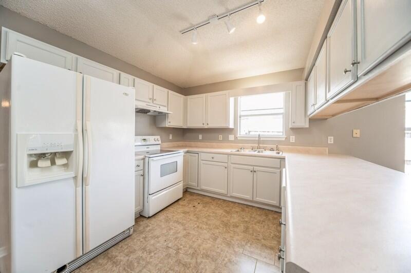 SHADOW LAKES - Residential
