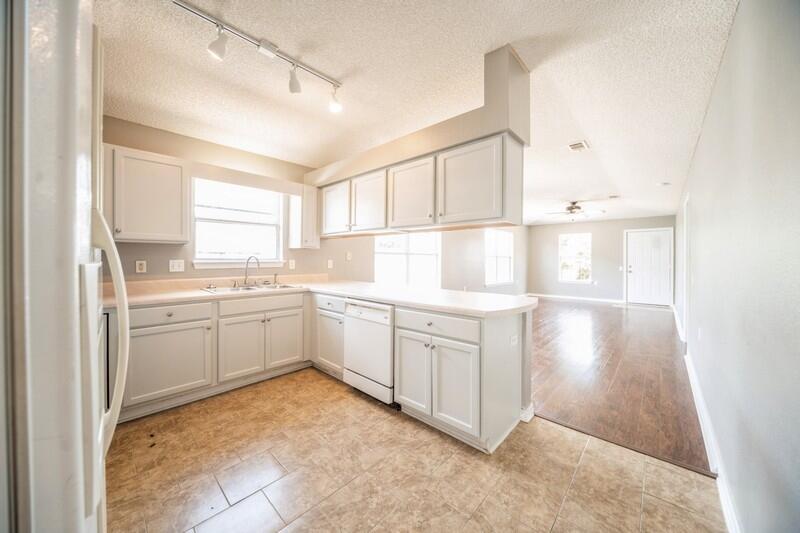 SHADOW LAKES - Residential