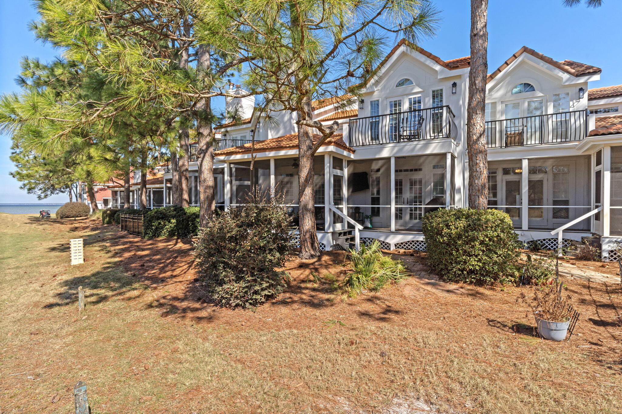 VANTAGE POINTE - Residential