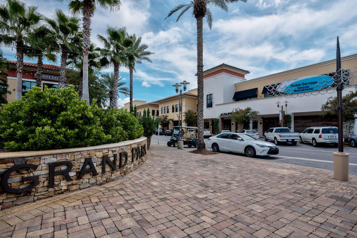 POINTE OF VIEW - Residential