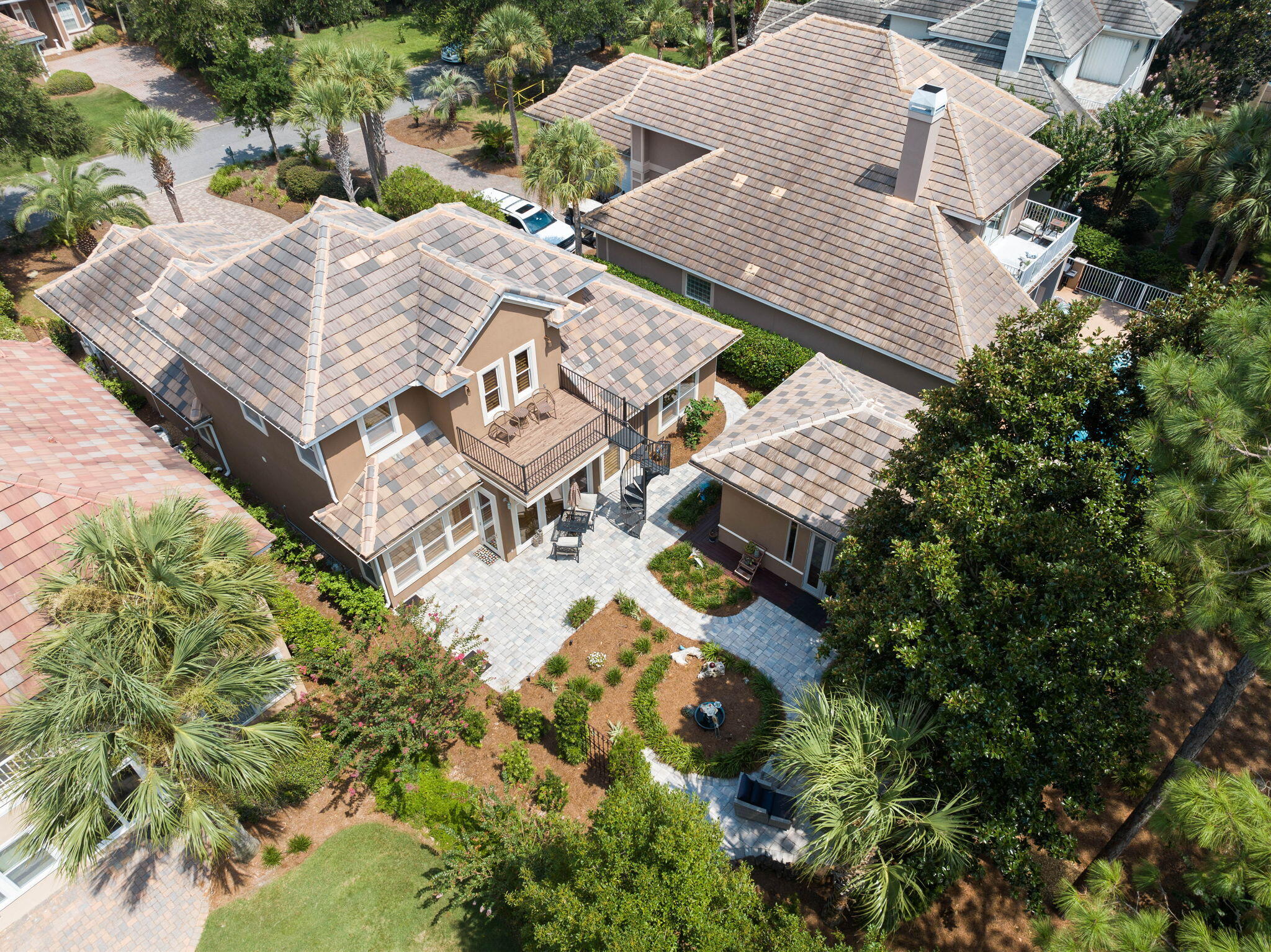 This beautiful home is unique with its main house along with carriage house and is located on the 5th tee box in the highly revered neighborhood Regatta Bay. The main home boasts an open floor plan, first floor master suite with a tranquil spa like bathroom, and living area adjoining a Florida room with gas fireplace. The kitchen is open to the living and dining room and features new appliances, sleek quartz countertops, cast iron farmhouse sink, and backsplash. Upstairs has two bedrooms, each with an ensuite bathroom and large walk-in closets. Outside, there is a separate carriage house with a large open area, built in desk, closet, and half bath. The room is ideal for visiting guests, fourth bedroom, a study, man cave, future pool house, or craft room.