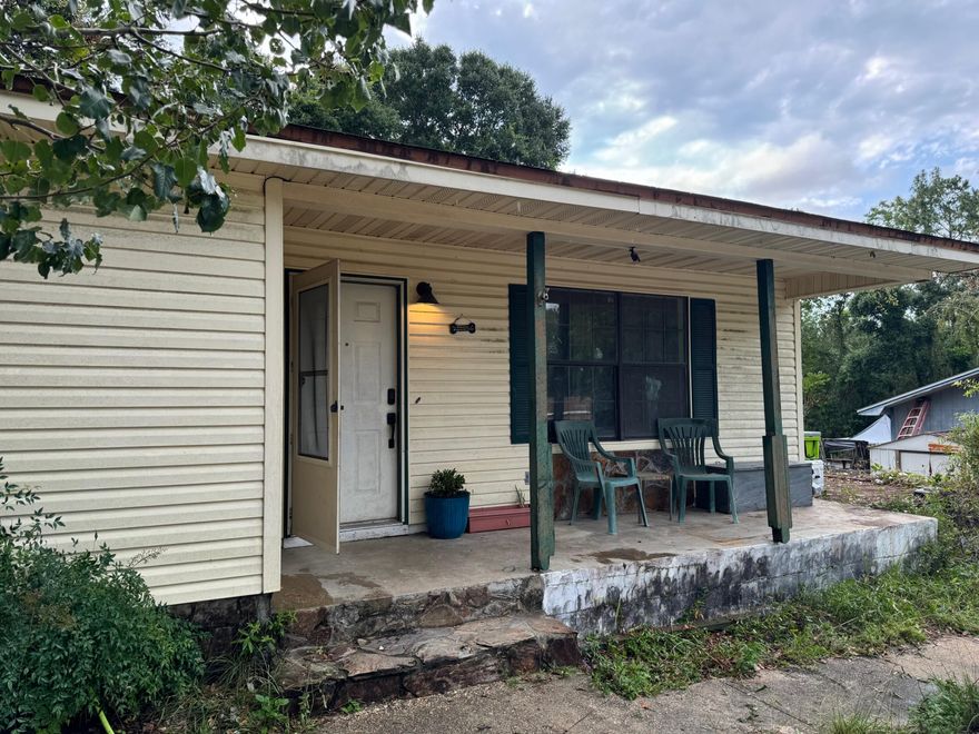 Quaint Florida Cottage on a large lot ready for its new owners. With a little TLC and imagination this home is ready to live up to its potential and offer immediate equity. Property is in livable condition, renovate while you stay!