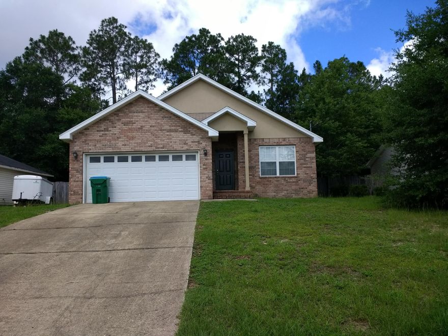 This 3/2/2, 1366sf has open, airy floor plan--great for entertaining!! Entering onto tiled foyer to left is garage door, to right-guest bedrooms & bath. Then walk into the large family/dining area & kitchen. Great plan for living space as this is where you spend the most time each day! Large breakfast bar for the ''L'' shaped kitchen with stainless stove, dishwasher, refrigerator & microwave; plenty of cabinets. Sliding door leads to privacy-fenced back yard. The family/dining as well as master bedroom boasts tray ceilings with recessed lighting. The master bath is wonderful--double vanity, garden tub, separate shower & large walk-in closet!!