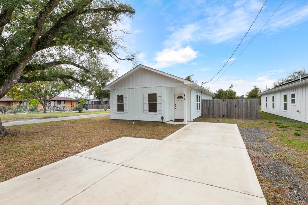 NO RECORDED SUBDIVISION - Residential
