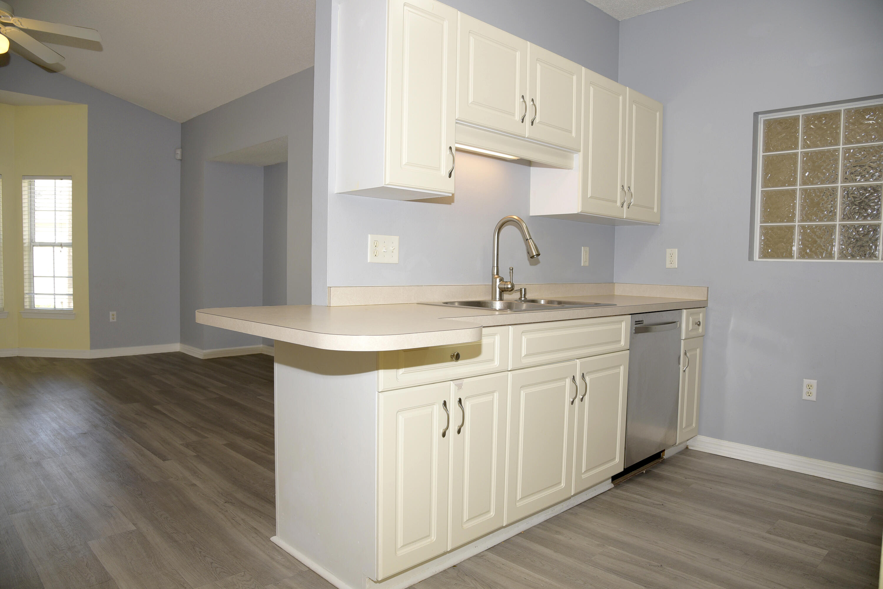 THE OAKS AT NICEVILLE - Residential Lease