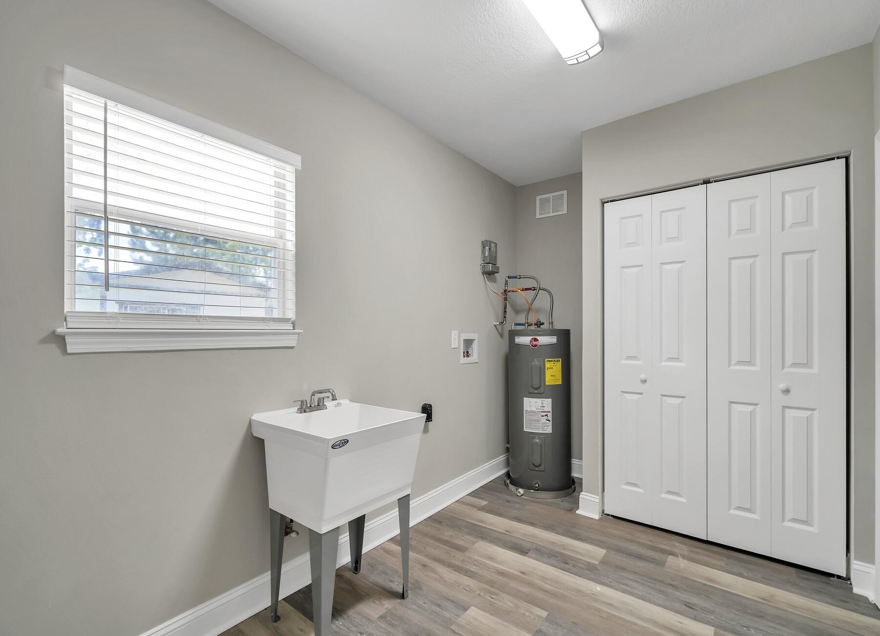 HOLLEY BY THE SEA - Residential