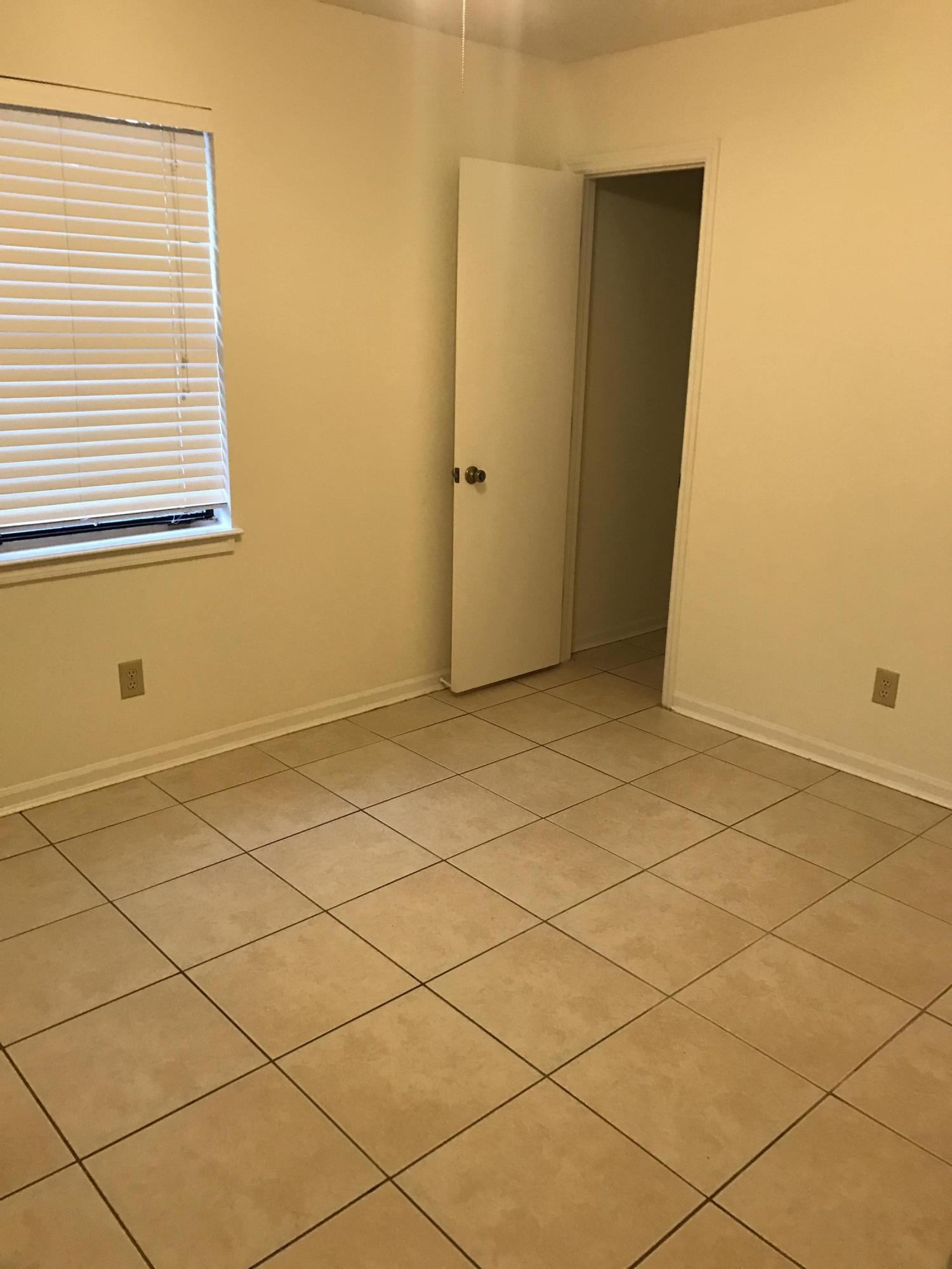 RIVIERA BEACH - Residential