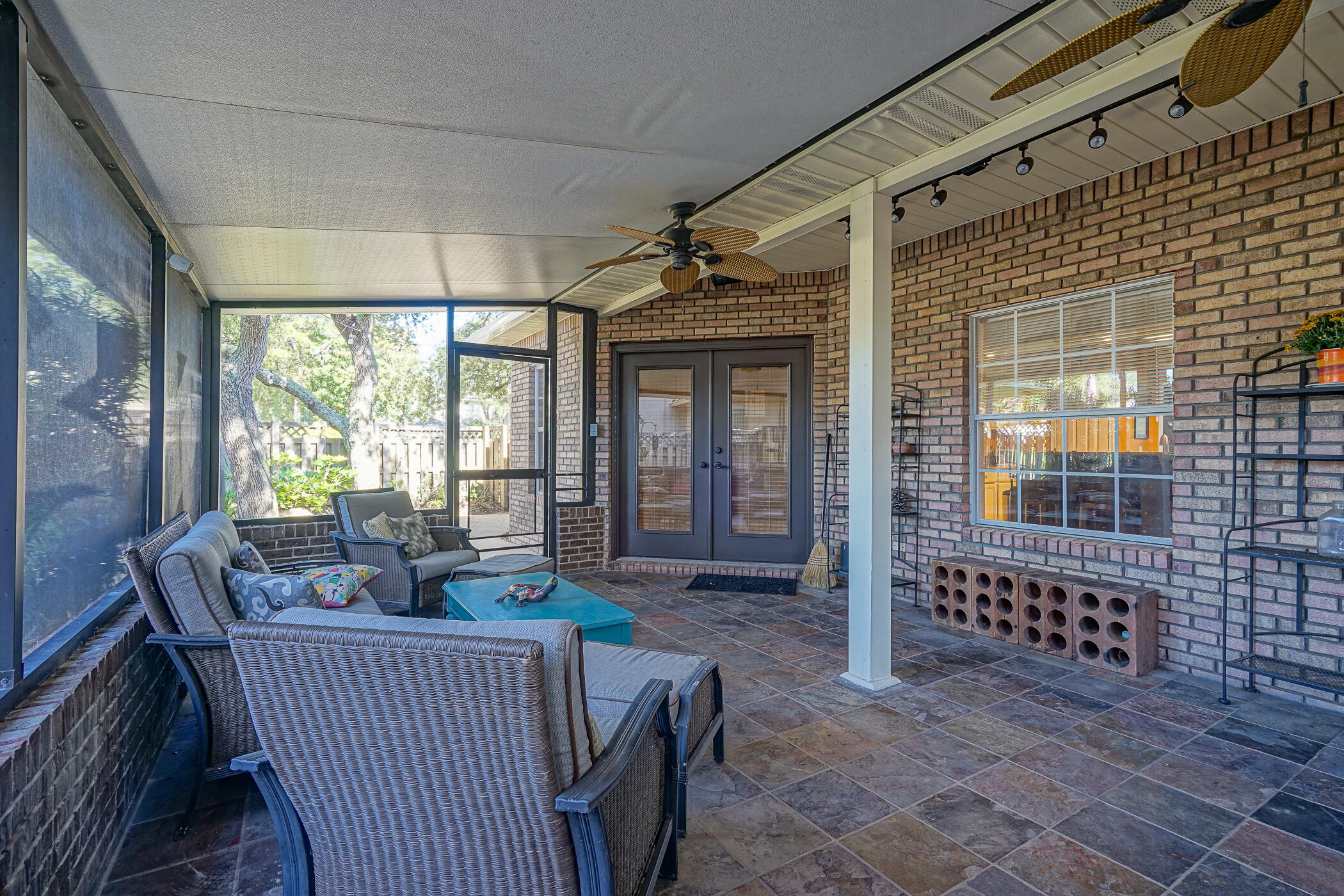 LAKE POINTE - Residential