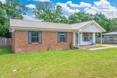 Photo of 102 Alice Drive, DeFuniak Springs, FL 32435 (MLS # 983914)