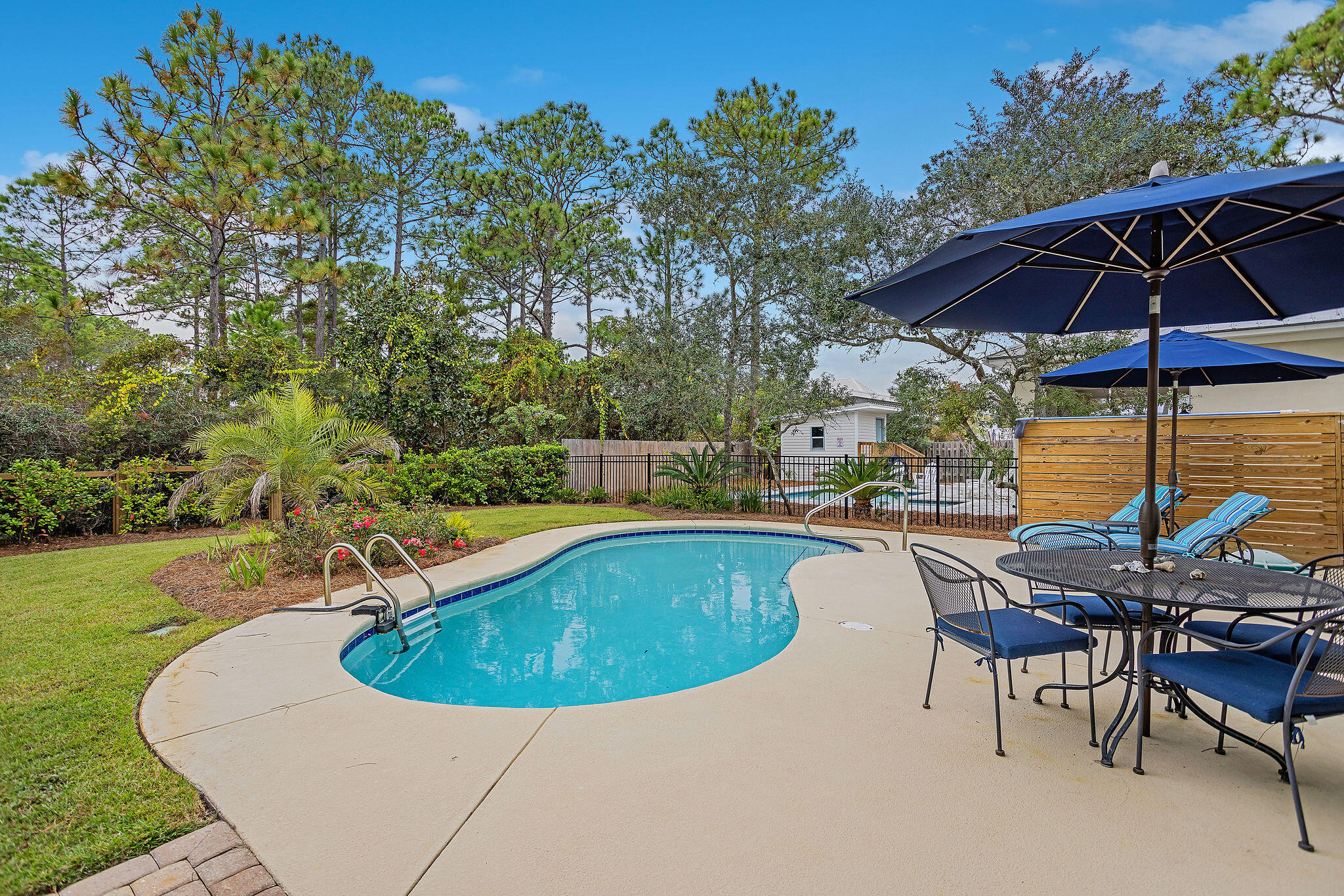 GULF SHORE MANOR - Residential