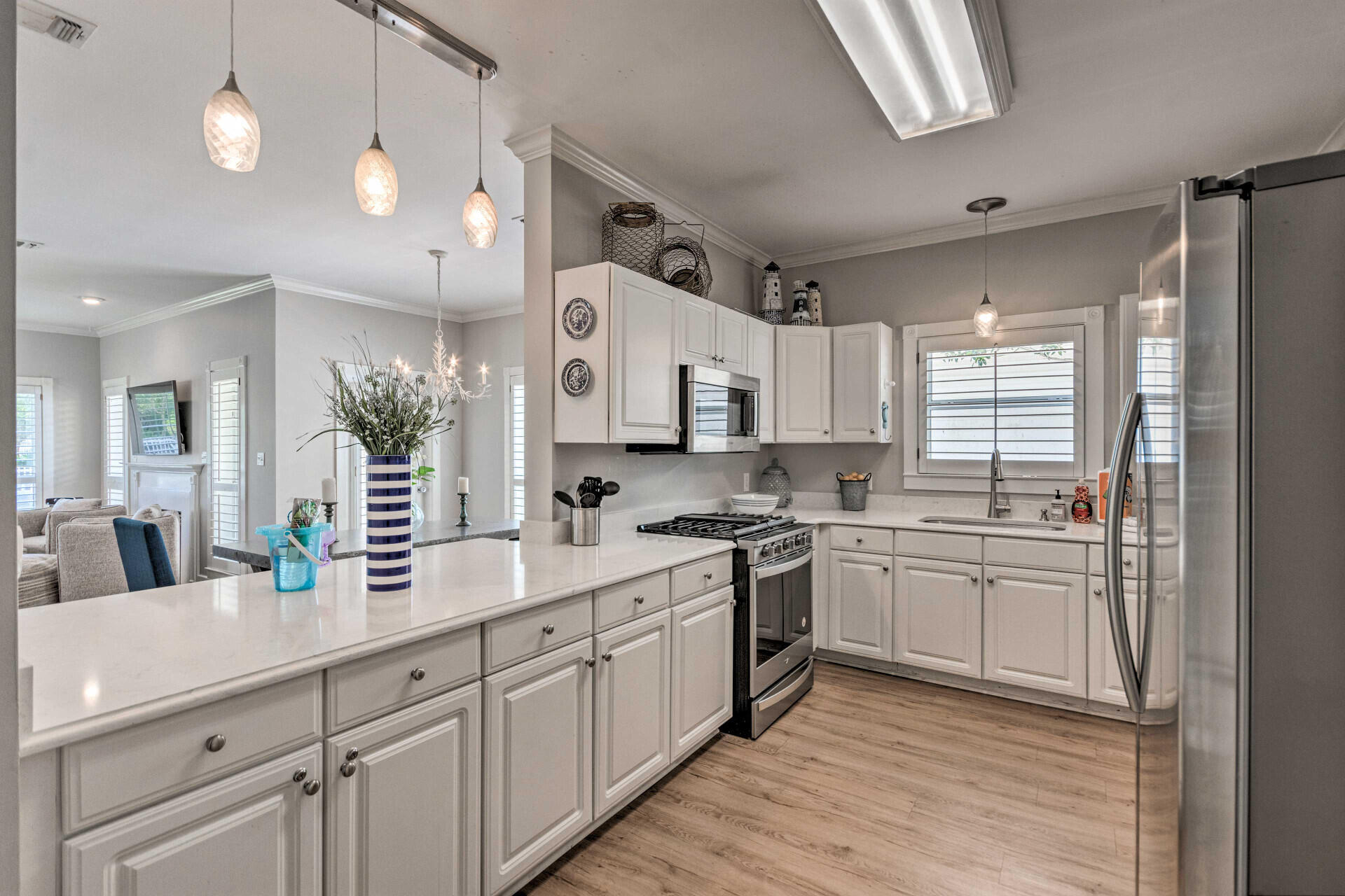 CRYSTAL SHORES - Residential