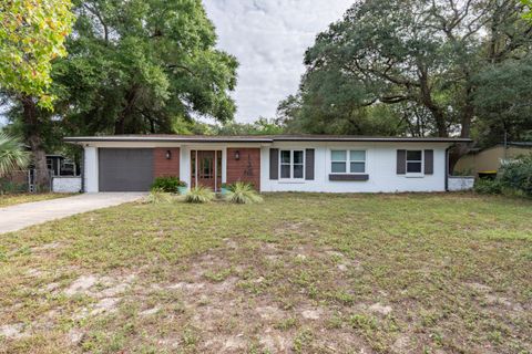 Photo of 13 NE Choctawhatchee Road, Fort Walton Beach, FL 32548 (MLS # 987661)