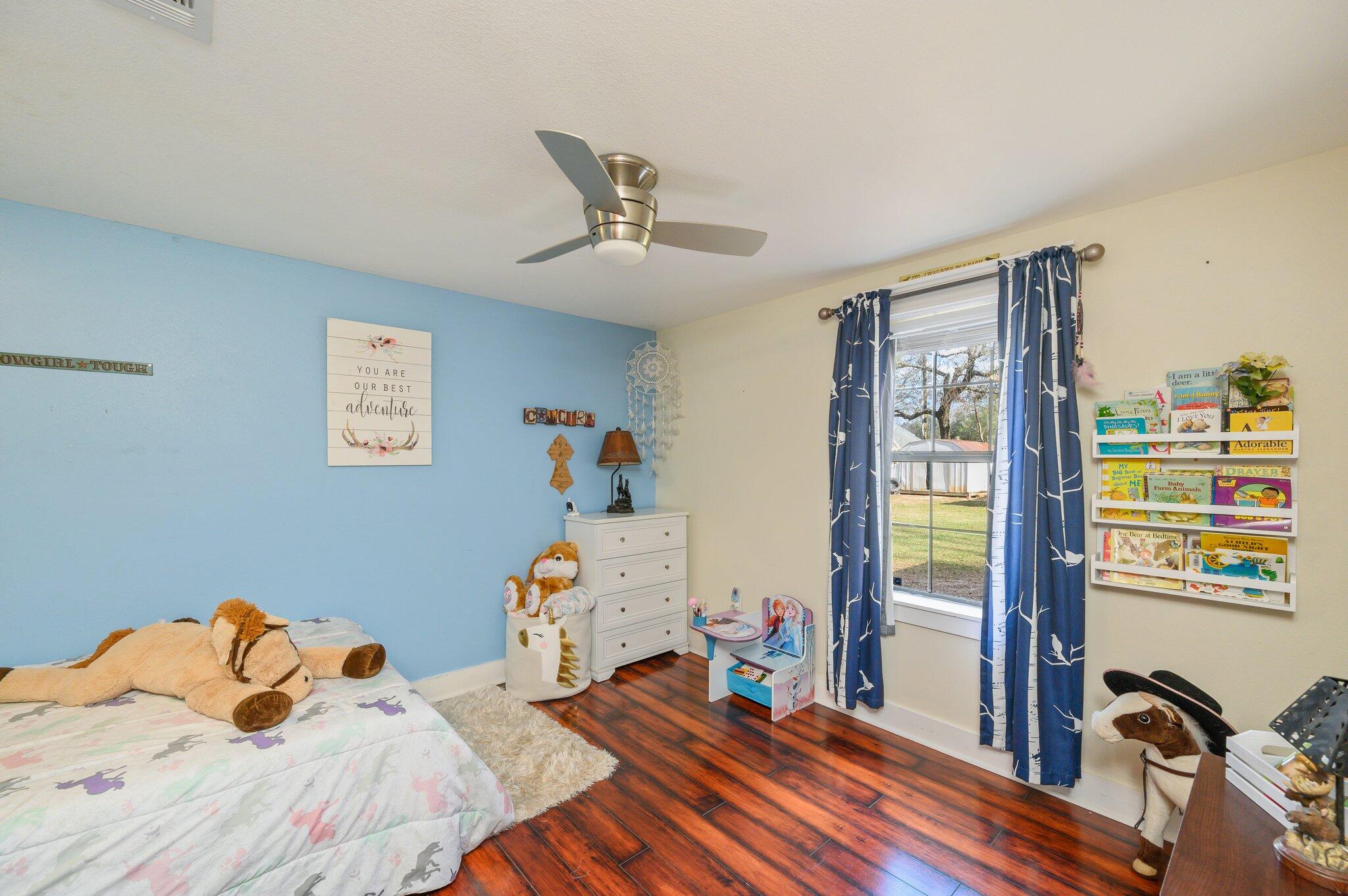 OAKDALE M/F N95 FT OF W1/2 LOT 4 BLK 3 - Residential