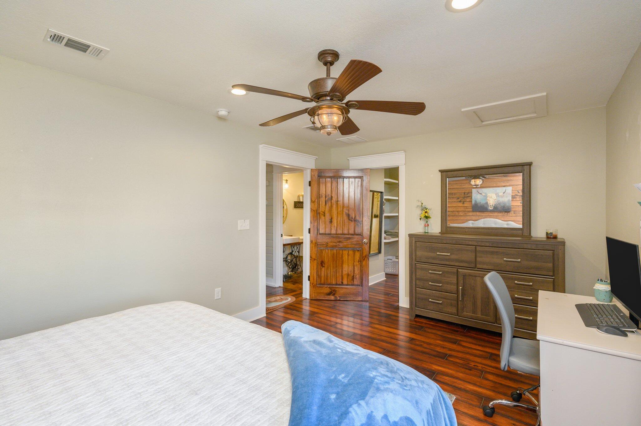 OAKDALE M/F N95 FT OF W1/2 LOT 4 BLK 3 - Residential