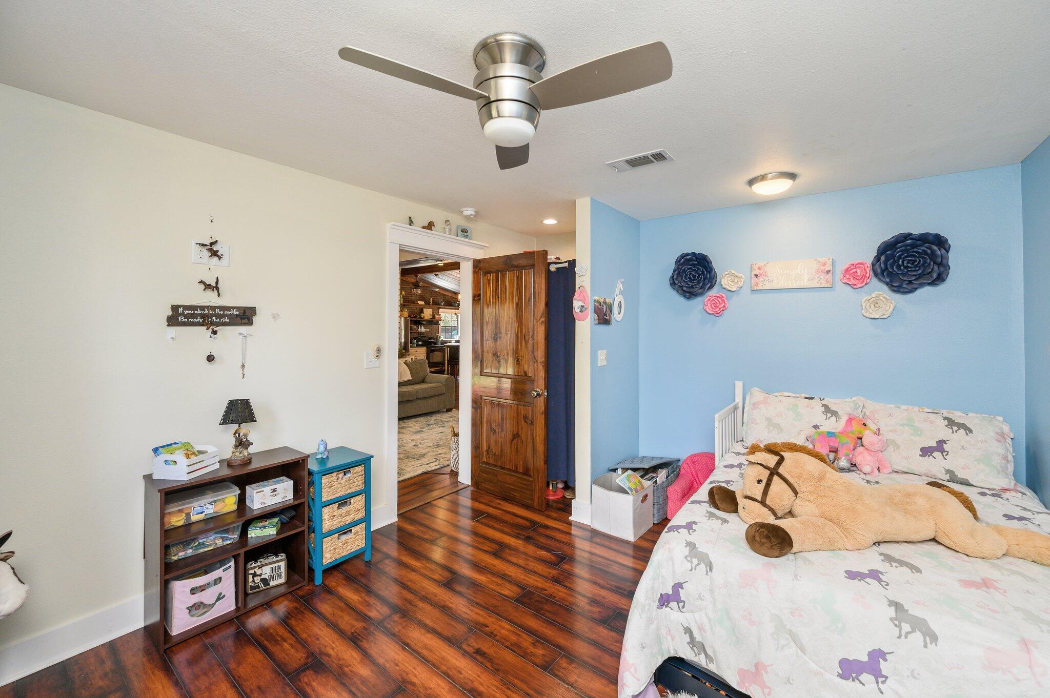 OAKDALE M/F N95 FT OF W1/2 LOT 4 BLK 3 - Residential