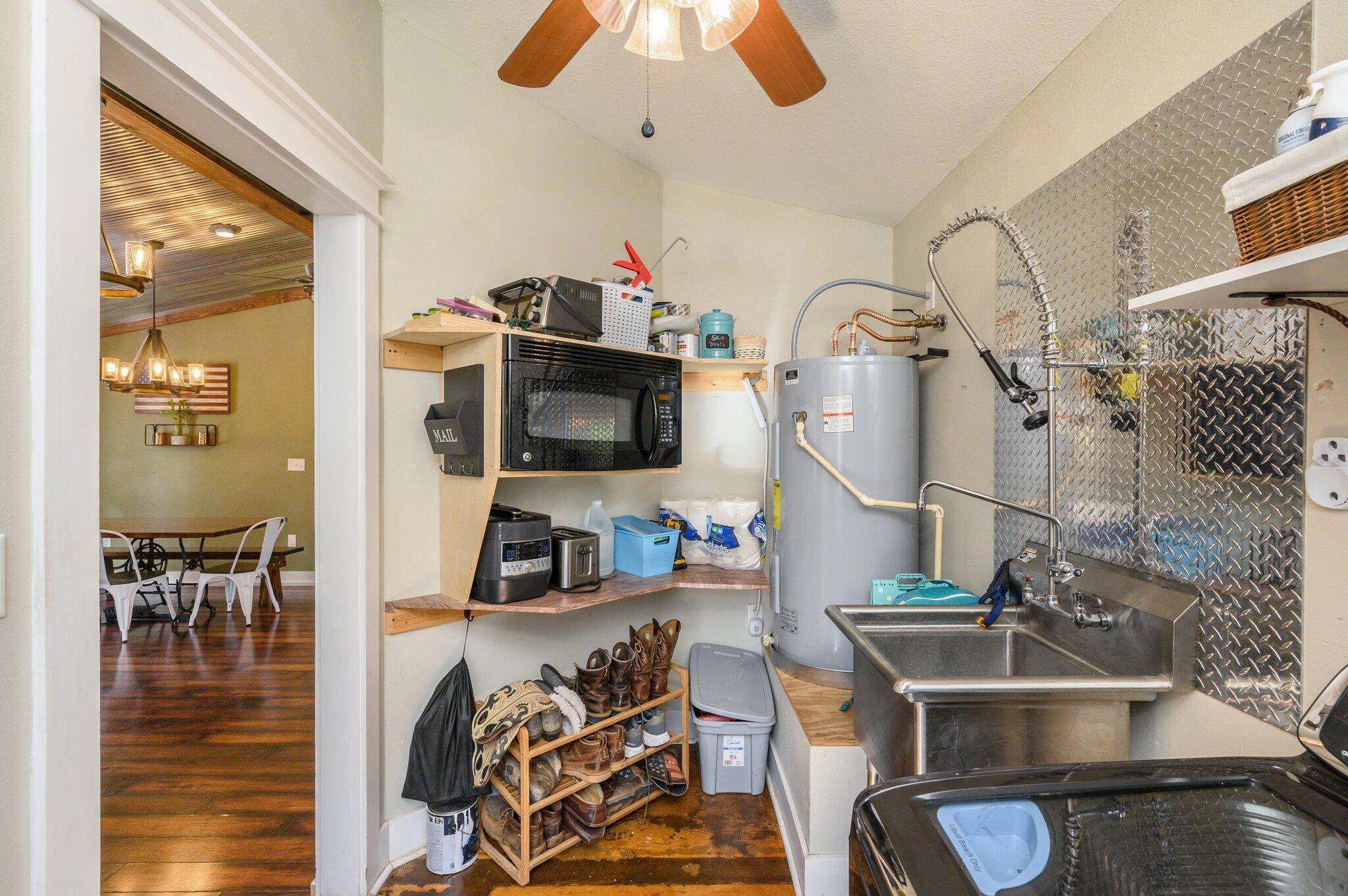 OAKDALE M/F N95 FT OF W1/2 LOT 4 BLK 3 - Residential