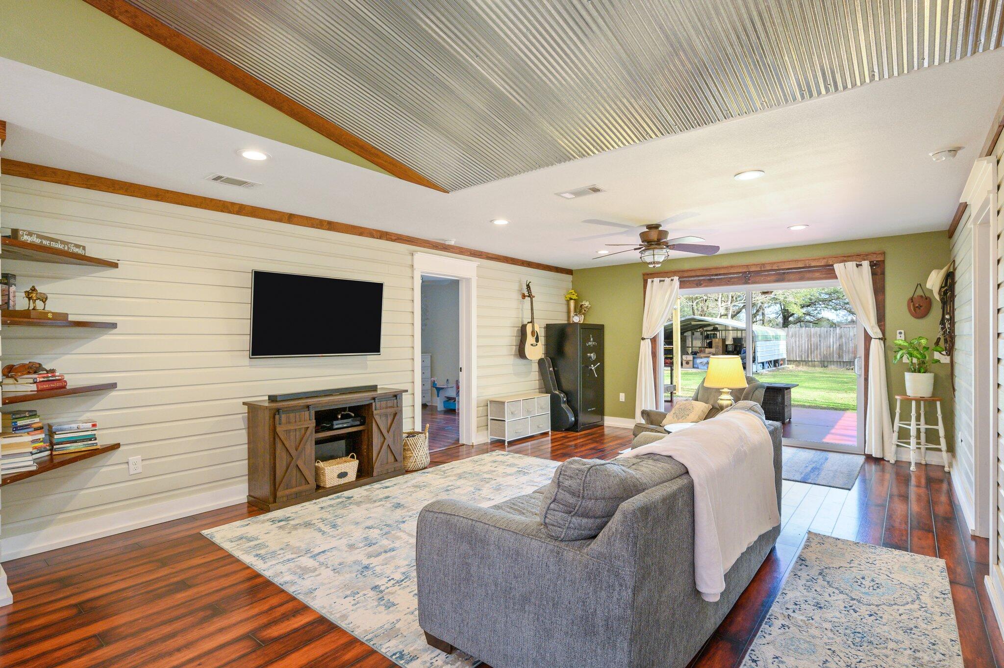OAKDALE M/F N95 FT OF W1/2 LOT 4 BLK 3 - Residential