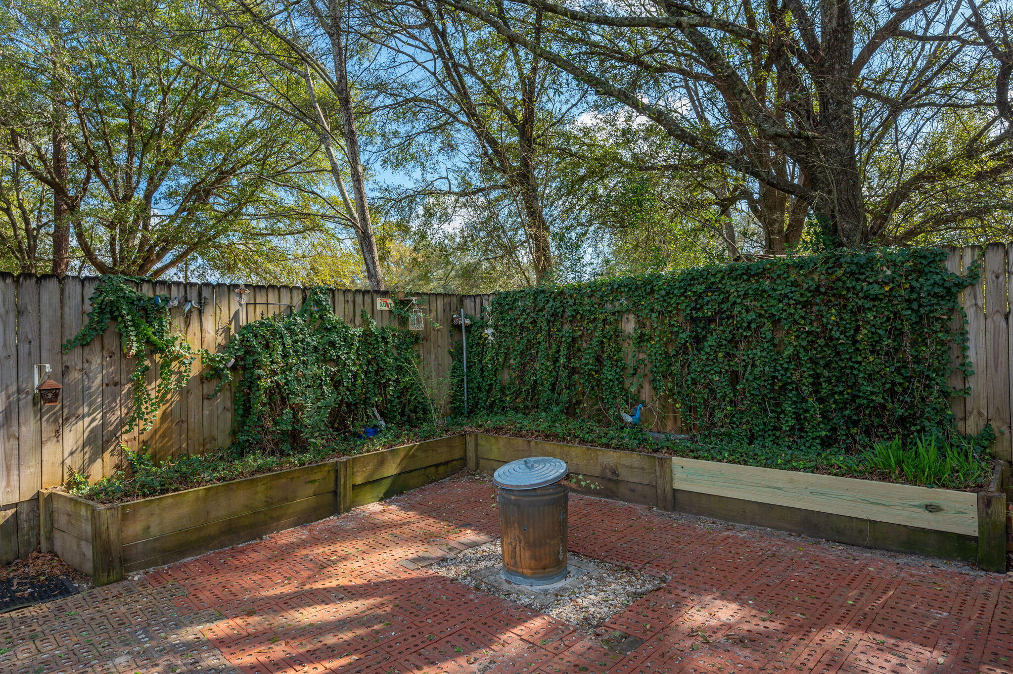 OAKDALE M/F N95 FT OF W1/2 LOT 4 BLK 3 - Residential