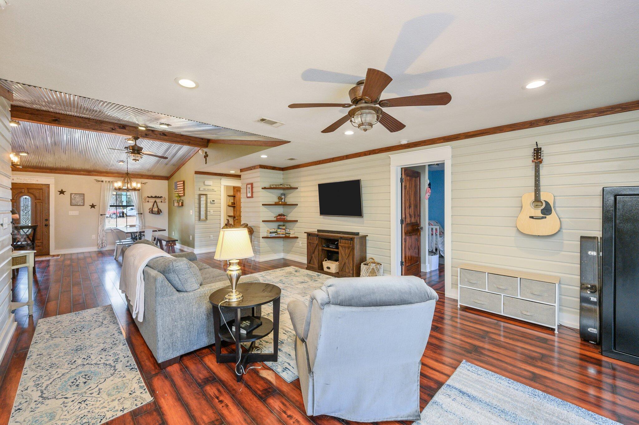 OAKDALE M/F N95 FT OF W1/2 LOT 4 BLK 3 - Residential