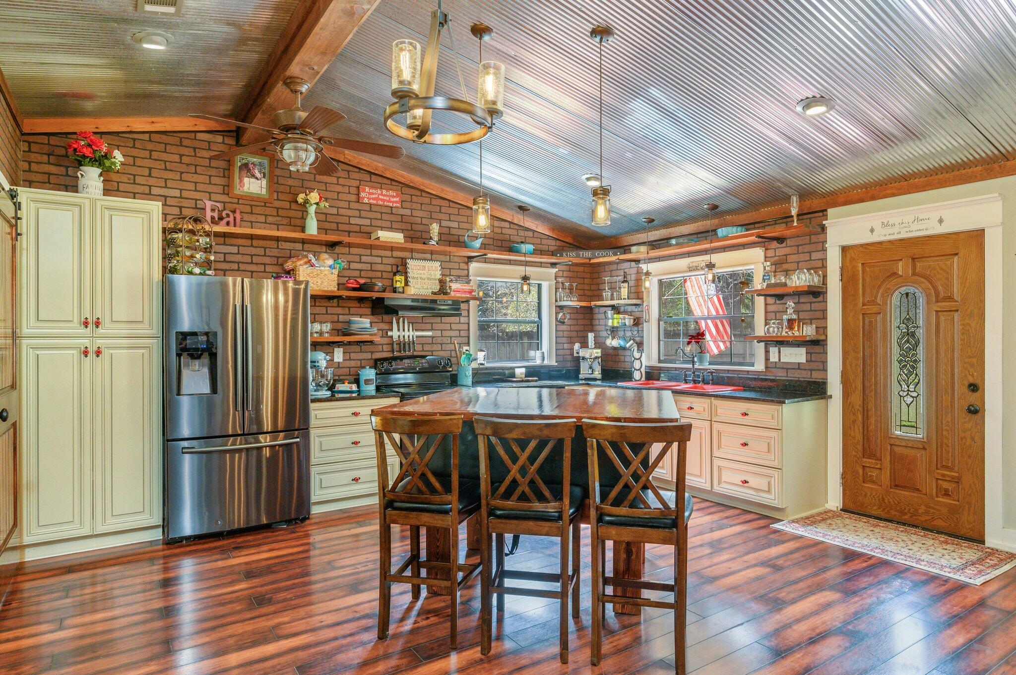OAKDALE M/F N95 FT OF W1/2 LOT 4 BLK 3 - Residential