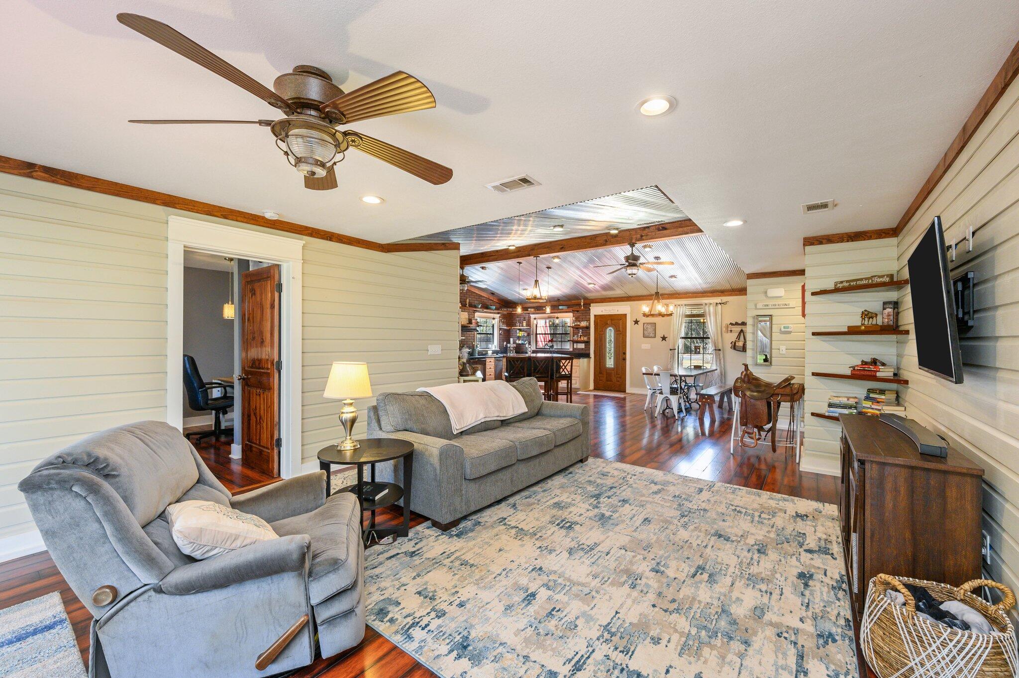 OAKDALE M/F N95 FT OF W1/2 LOT 4 BLK 3 - Residential