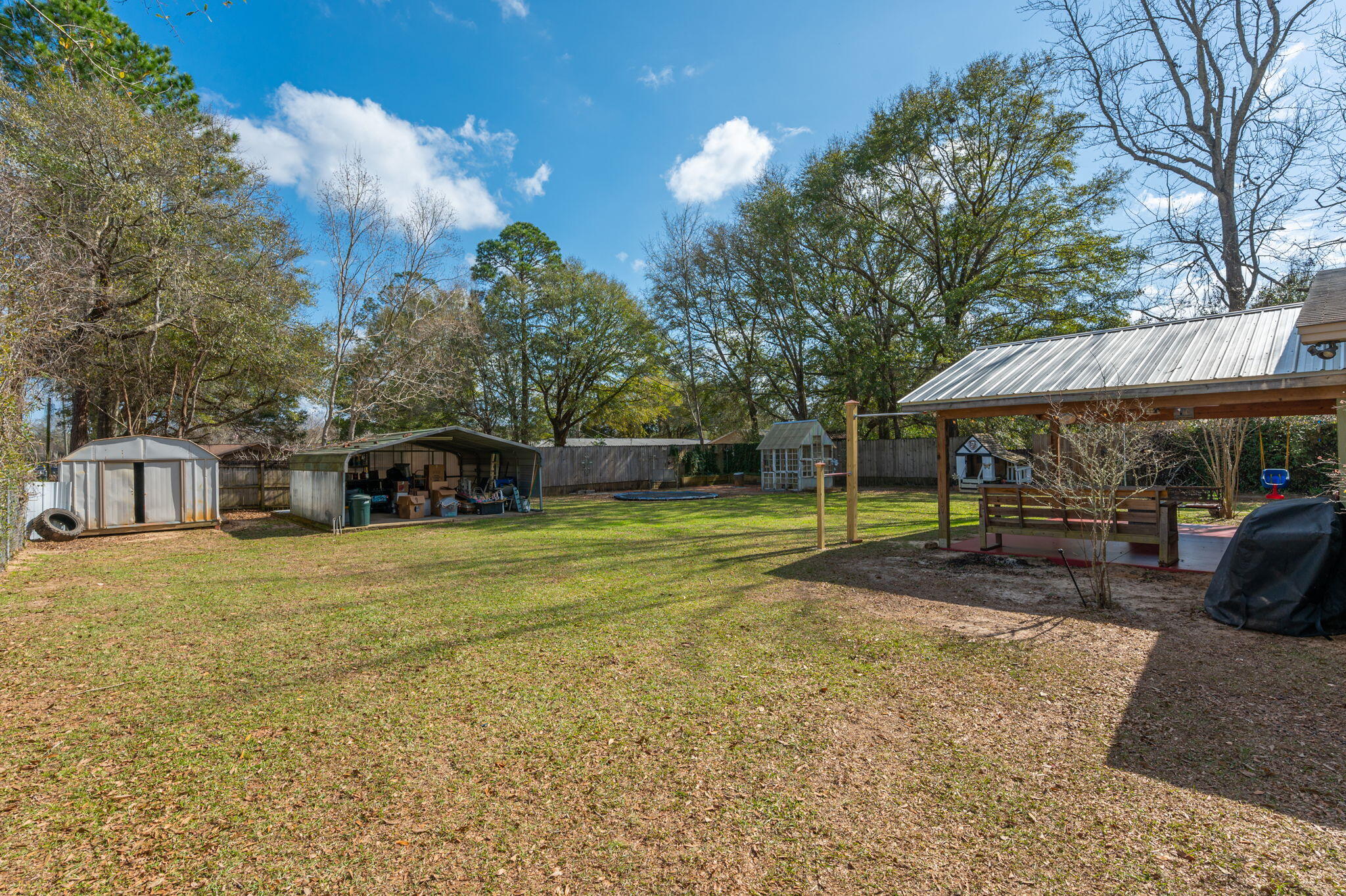 OAKDALE M/F N95 FT OF W1/2 LOT 4 BLK 3 - Residential