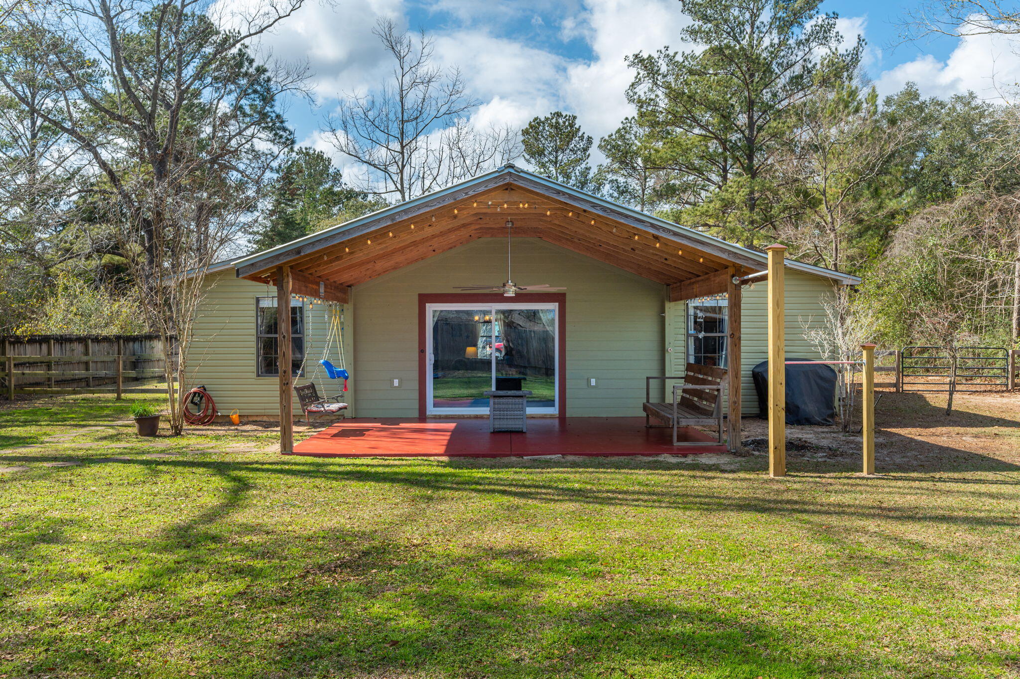 OAKDALE M/F N95 FT OF W1/2 LOT 4 BLK 3 - Residential