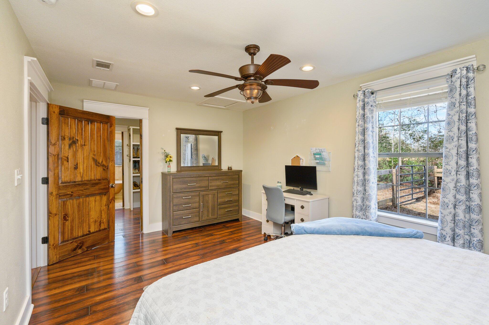 OAKDALE M/F N95 FT OF W1/2 LOT 4 BLK 3 - Residential