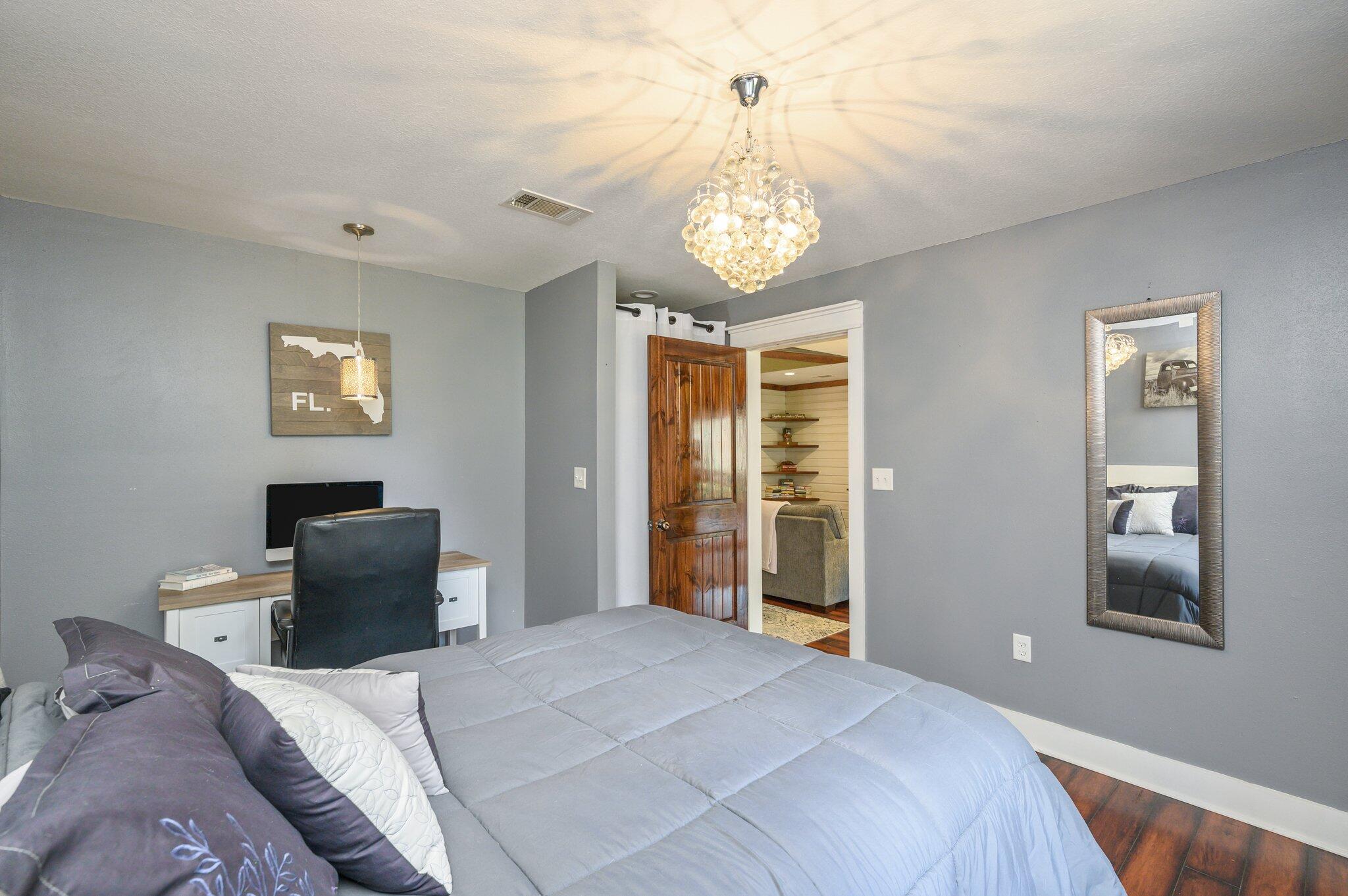 OAKDALE M/F N95 FT OF W1/2 LOT 4 BLK 3 - Residential
