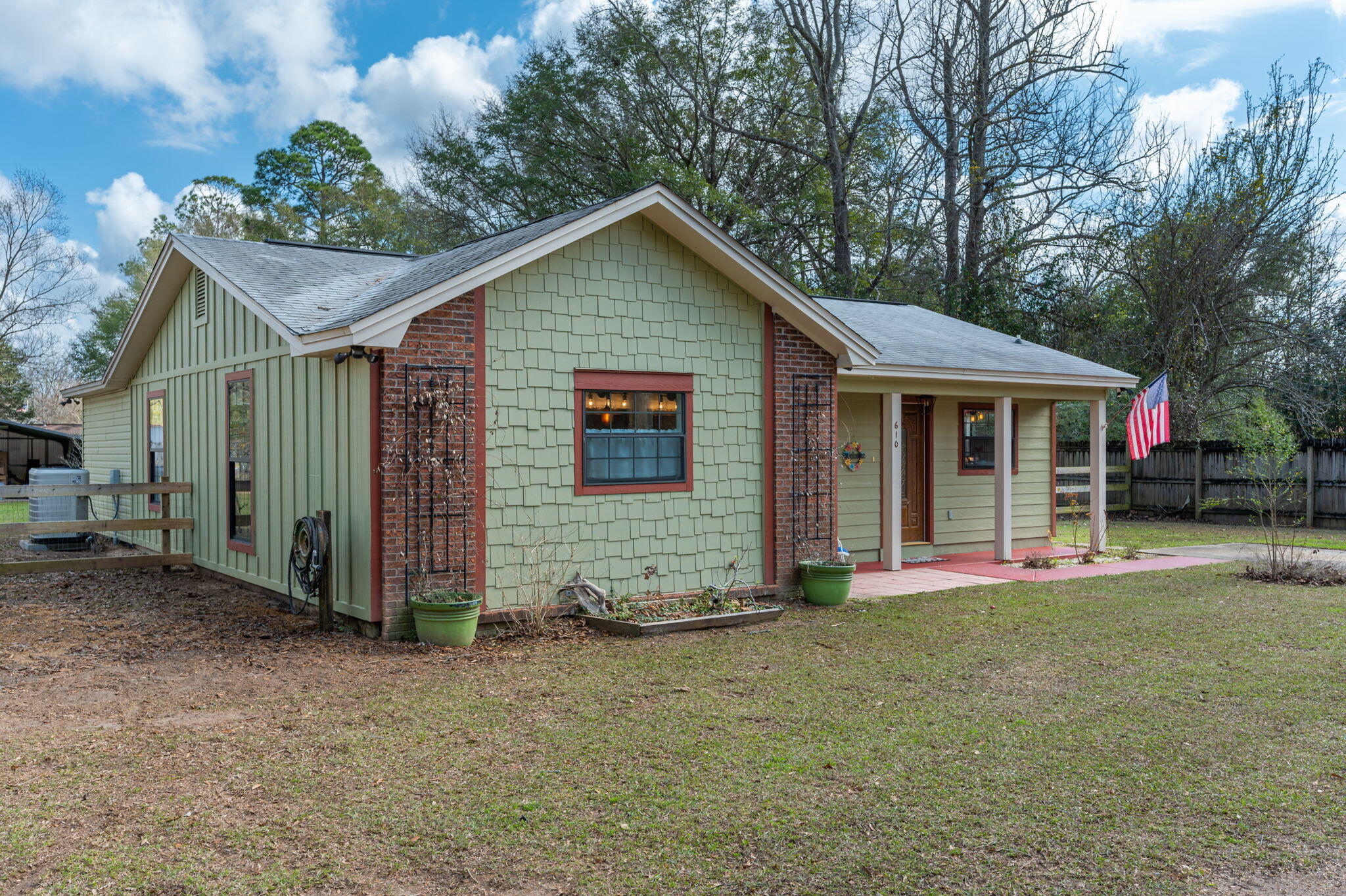 OAKDALE M/F N95 FT OF W1/2 LOT 4 BLK 3 - Residential