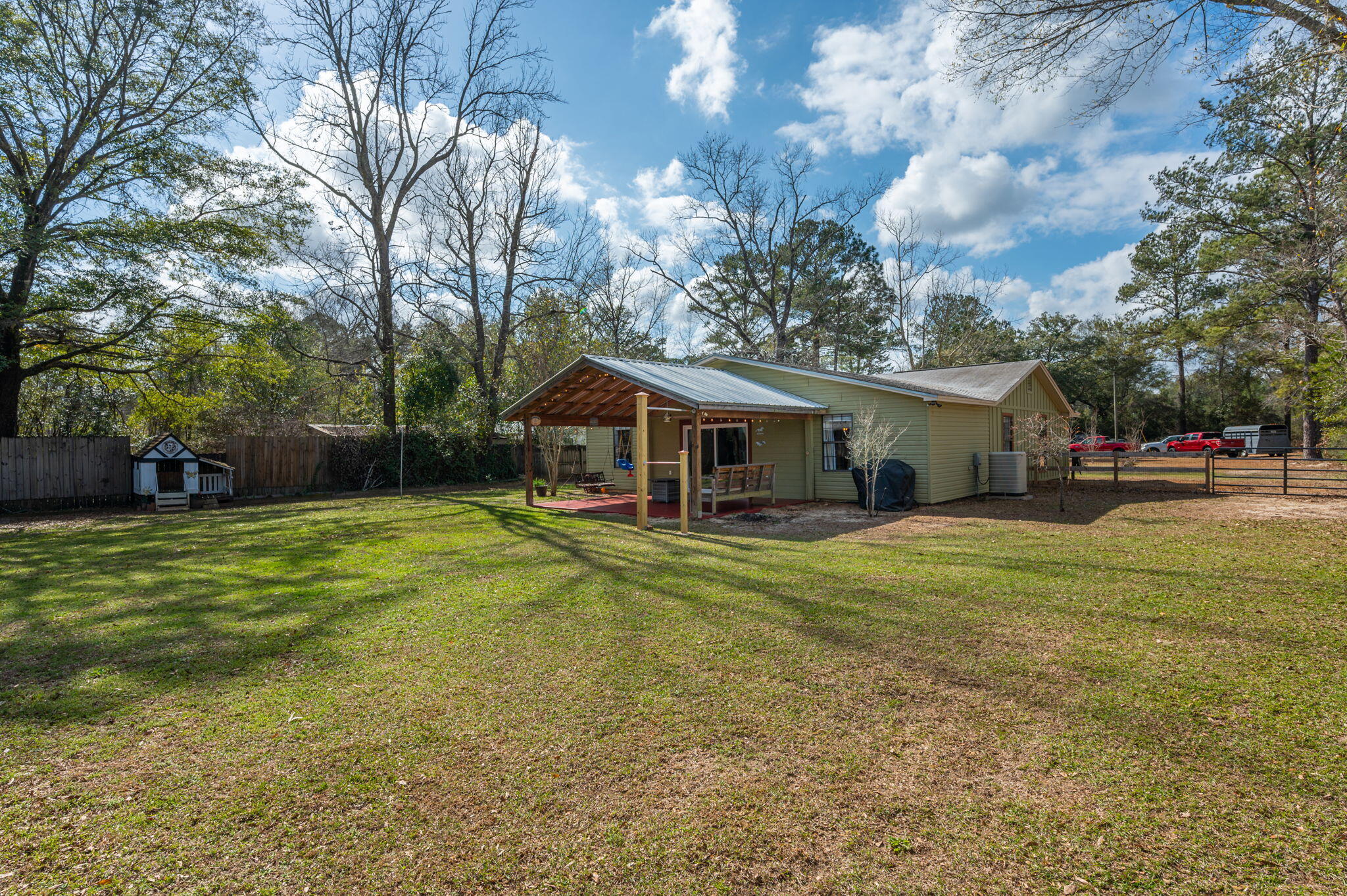 OAKDALE M/F N95 FT OF W1/2 LOT 4 BLK 3 - Residential