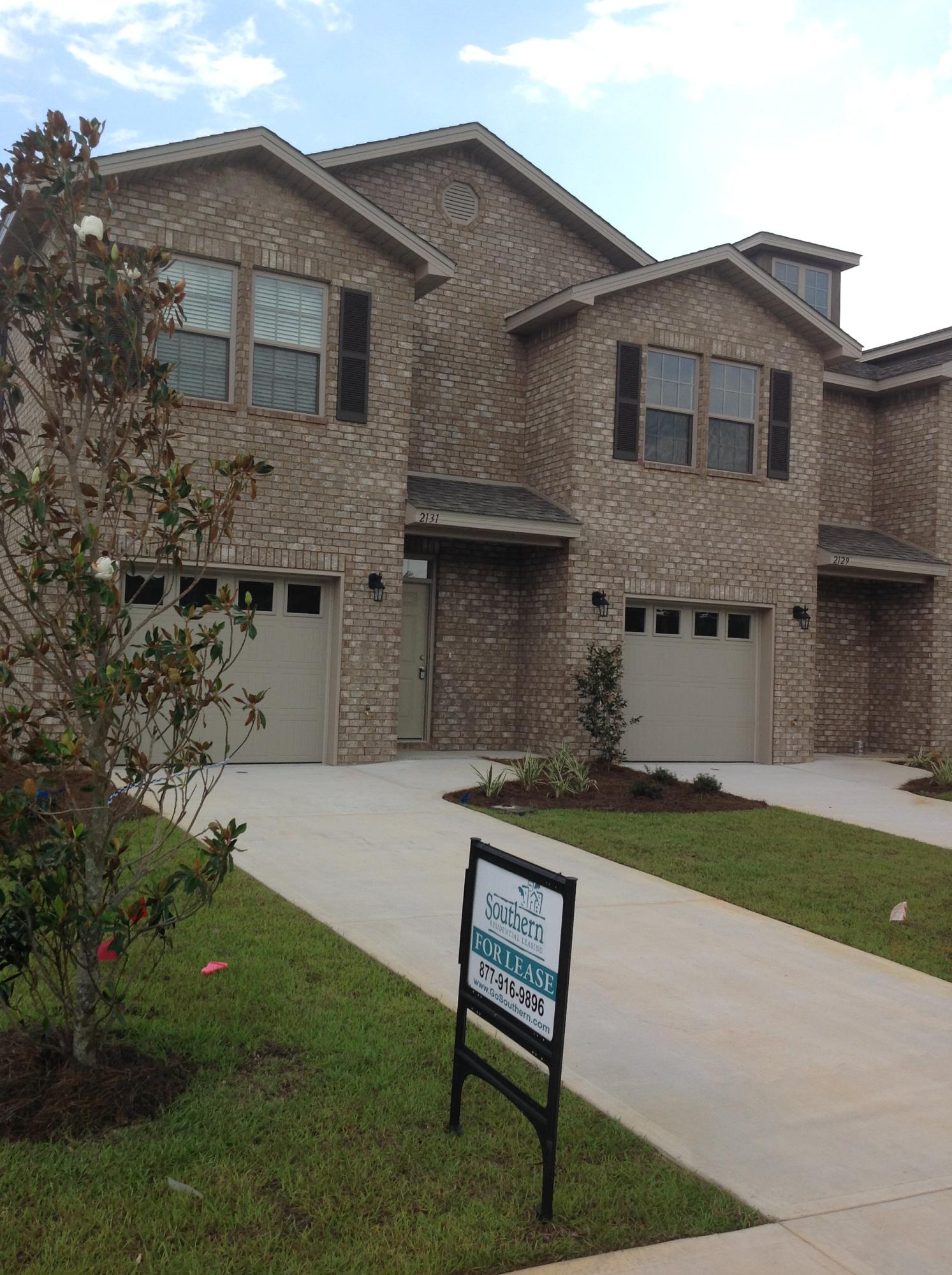 RESERVE POINTE - Residential Lease