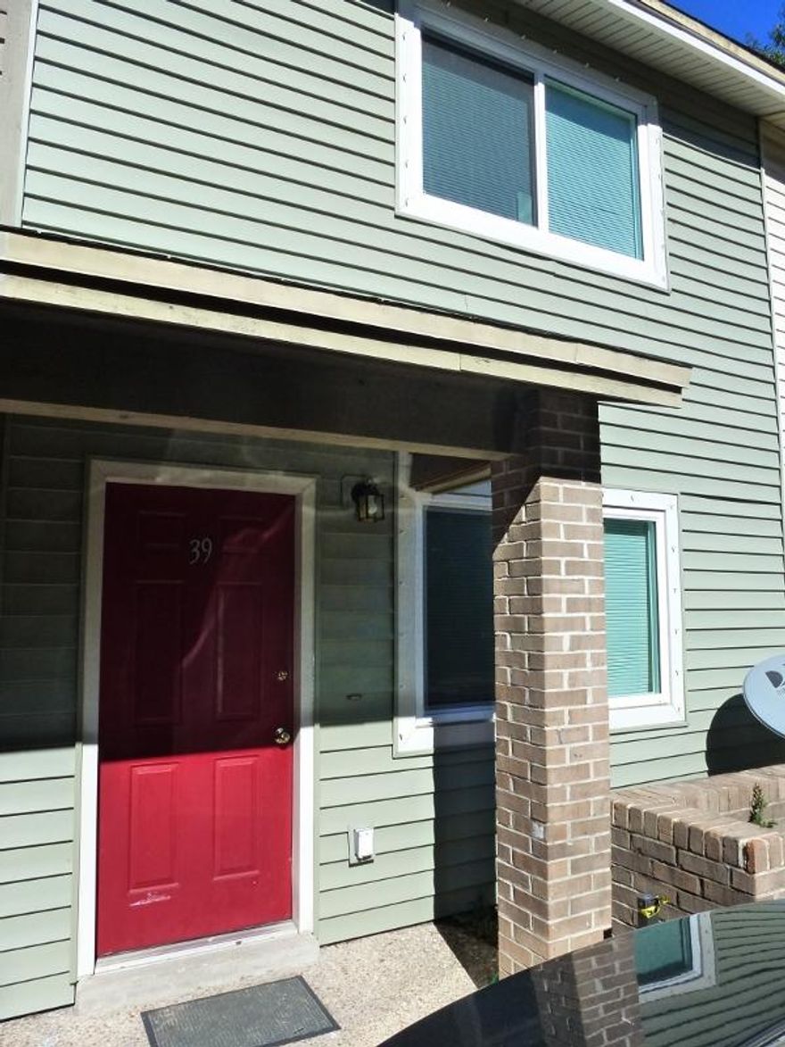 Convenient and centrally located town home is within easy access to shopping, both bases, beaches, and hospital. Let the pictures tell the story. Worth seeing, Worth renting! Available NLT 20 February 2017.