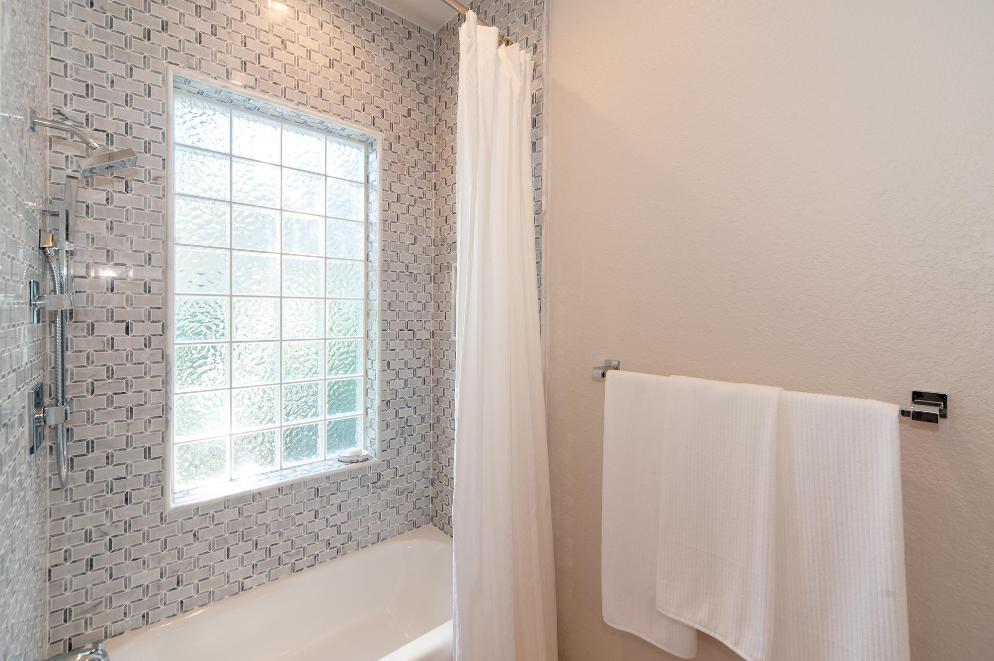 BURNT PINE - Residential