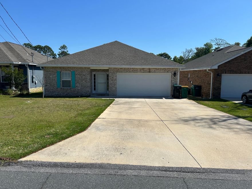 Don't miss out on this rental on a quiet street in the heart of Niceville. Short distance to high school, middle school and children's park. 4 bedroom 3.5 baths and an office. Backyard has a screened in porch and a deck. One of the spare rooms as its own bathroom! Lease to start June 1st
