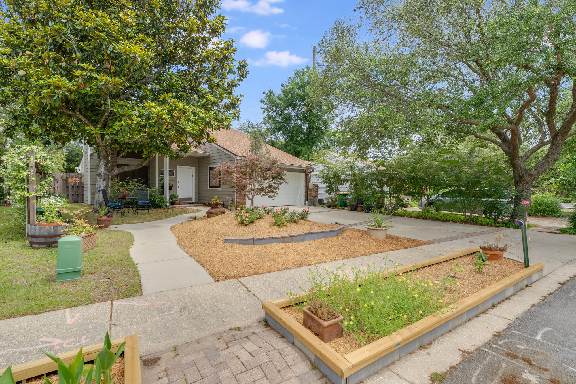 1002 Alderwood Way