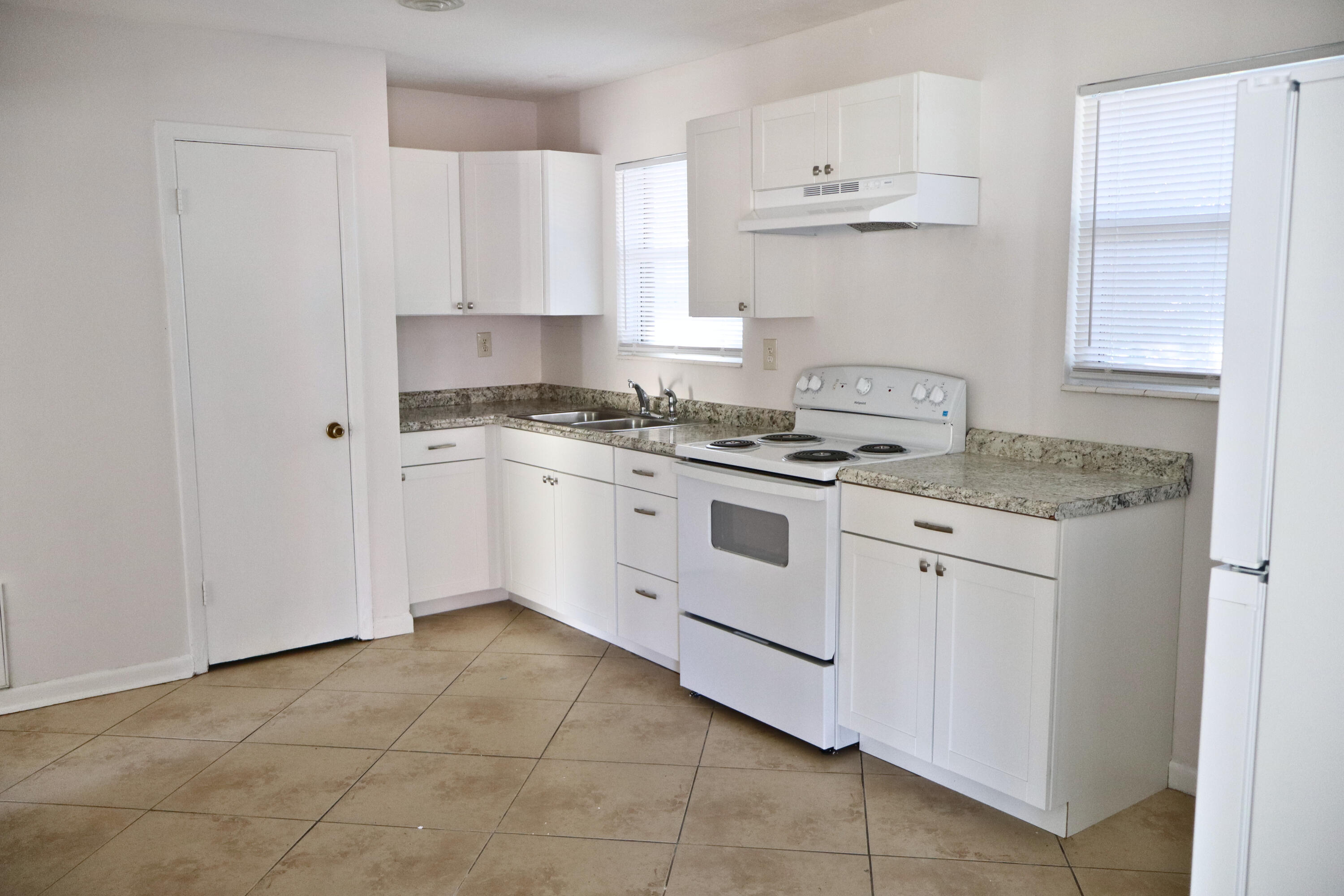 MARY ESTHER HEIGHTS - Residential Lease