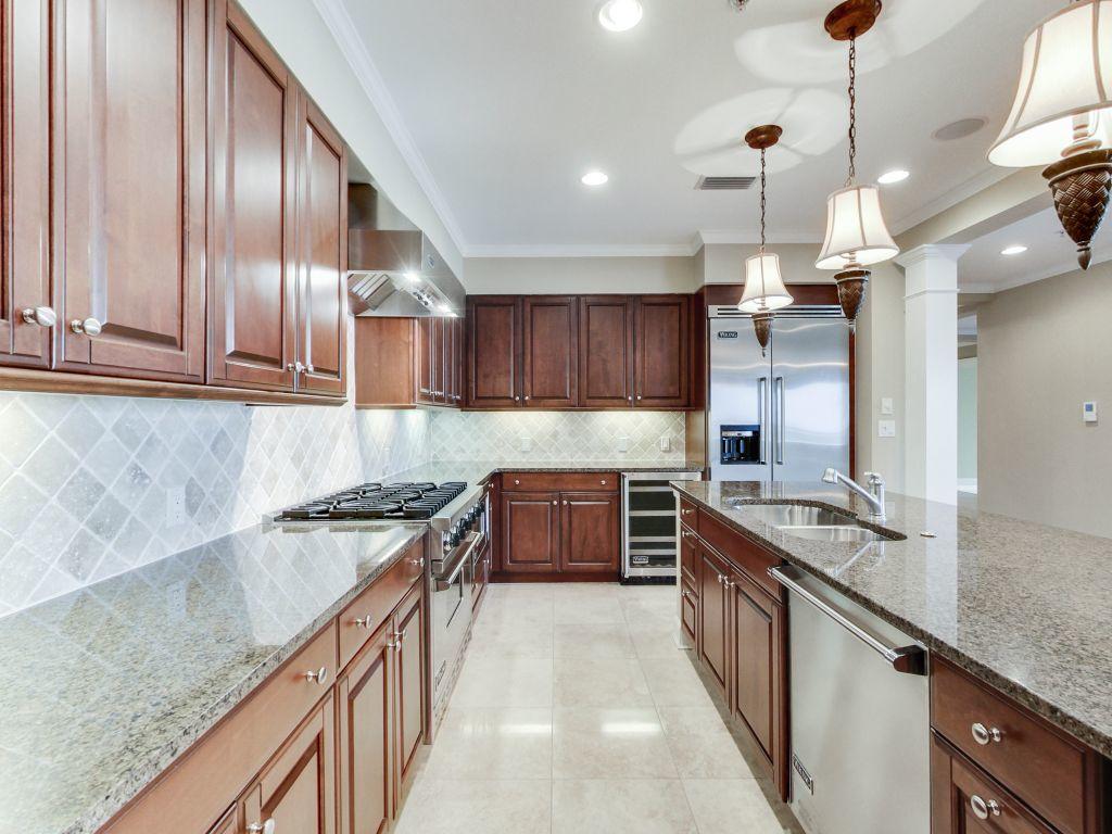 ONE WATER PLACE AT KELLY PLANTATION - Residential