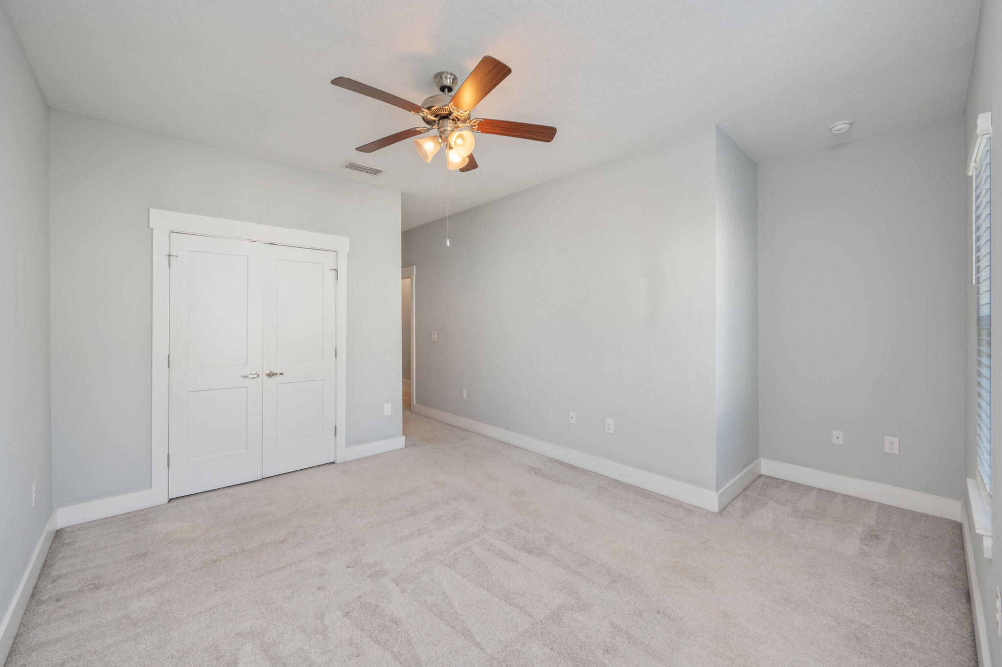 VERANDAS OF FREEPORT, THE - Residential Lease