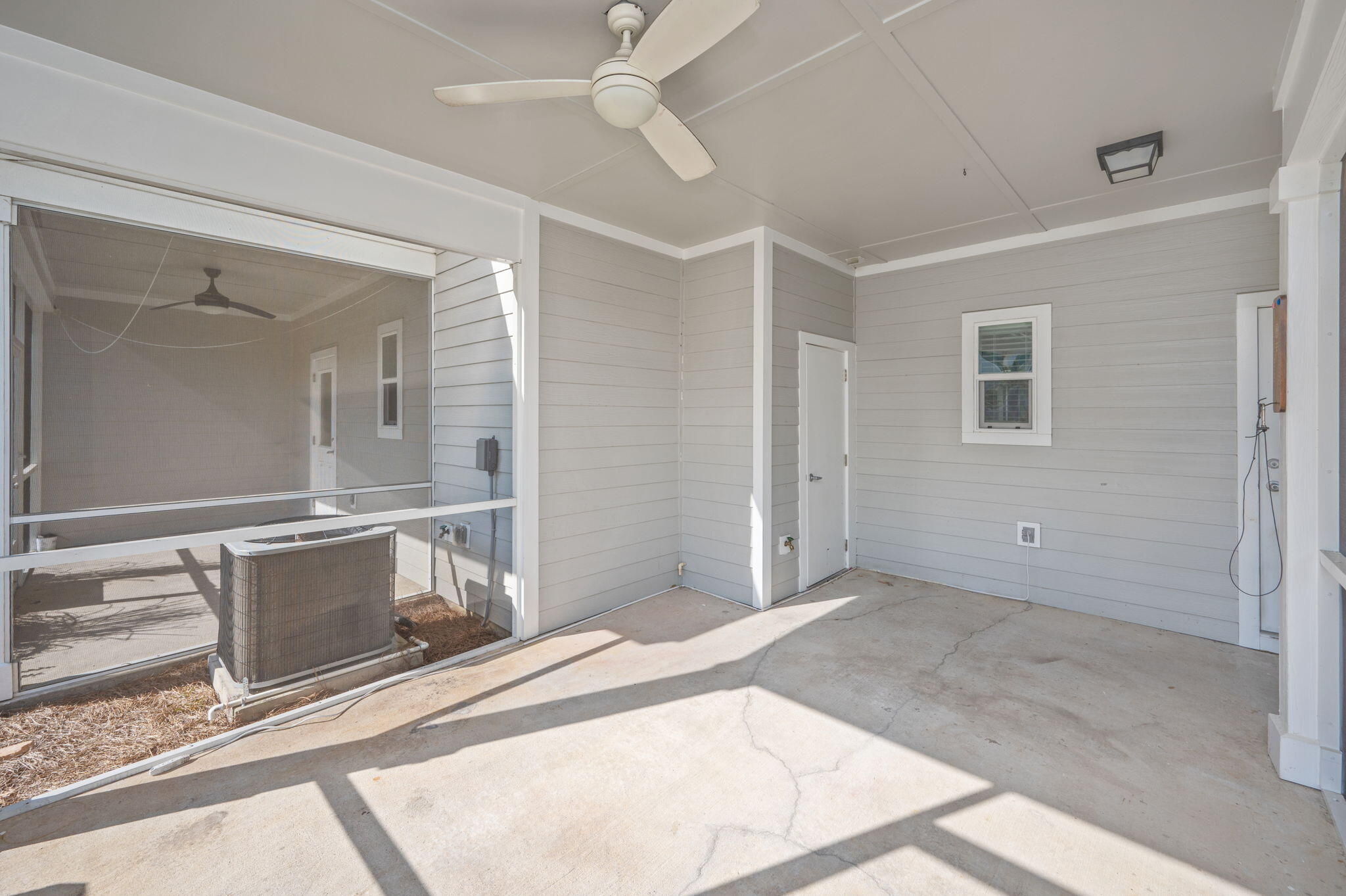 VERANDAS OF FREEPORT, THE - Residential Lease