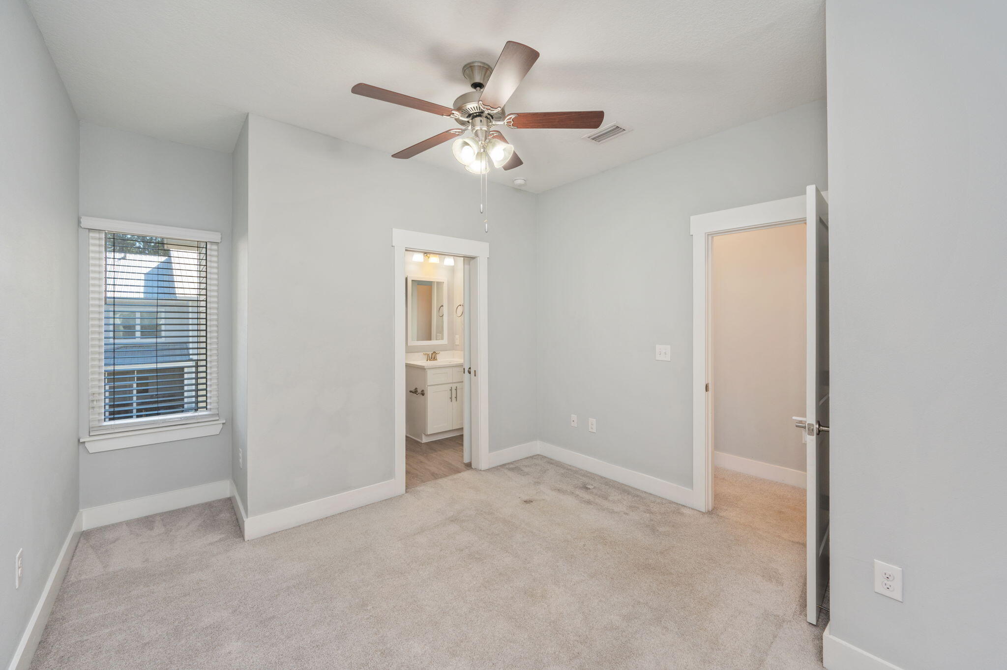 VERANDAS OF FREEPORT, THE - Residential Lease